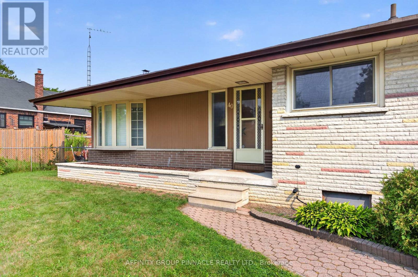 40 Switzer Drive, Oshawa, Ontario  L1G 3J1 - Photo 3 - E13675732