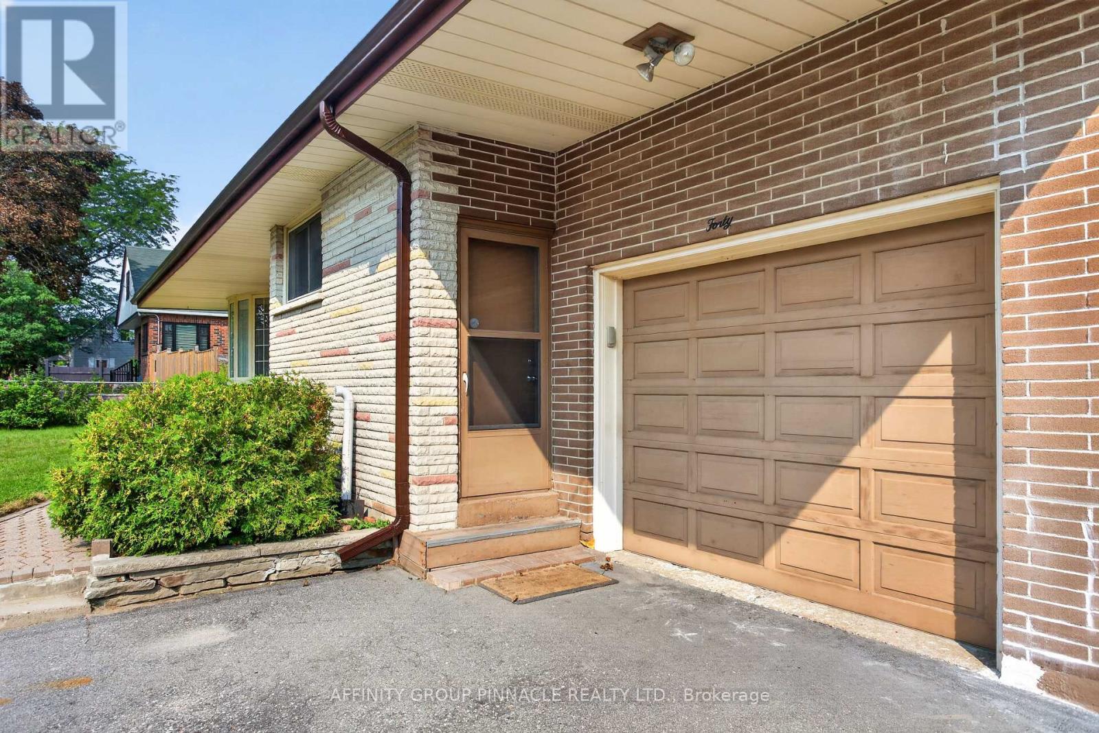 40 Switzer Drive, Oshawa, Ontario  L1G 3J1 - Photo 4 - E13675732