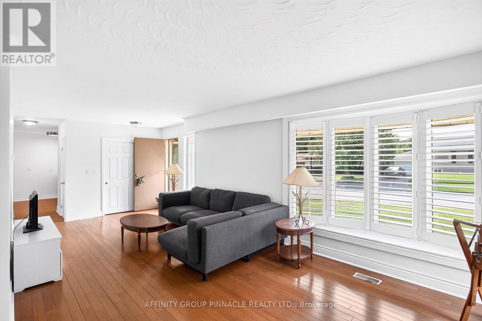 40 Switzer Drive, Oshawa, Ontario  L1G 3J1 - Photo 6 - E13675732