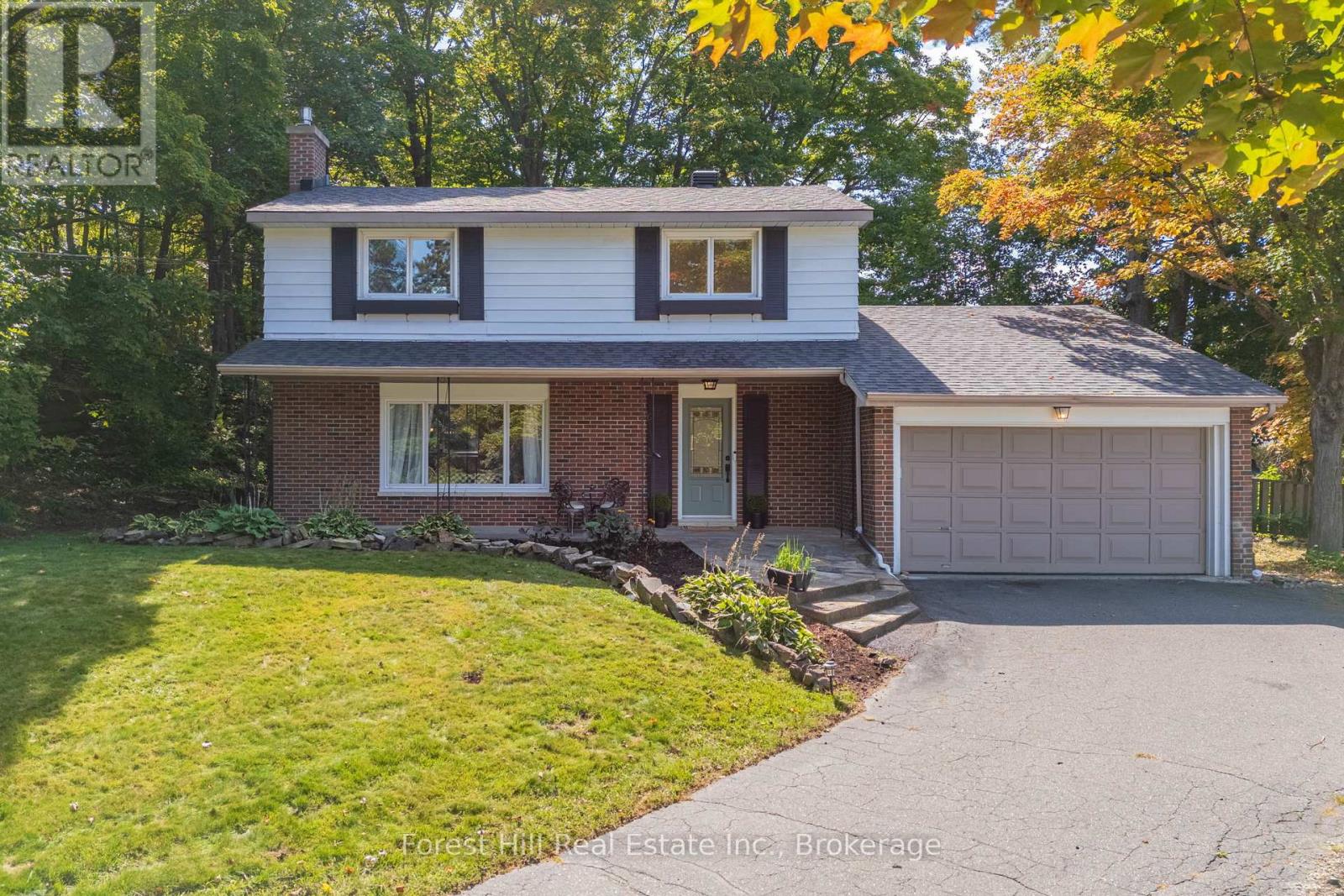 1 Maplecrest Court, Huntsville, Ontario  P1H 1G2 - Photo 3 - X13675736