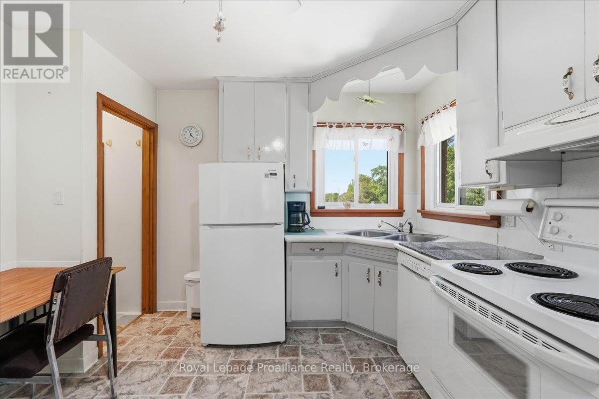 906 N Big Island Road, Prince Edward County, Ontario  K0K 1W0 - Photo 16 - X13675676