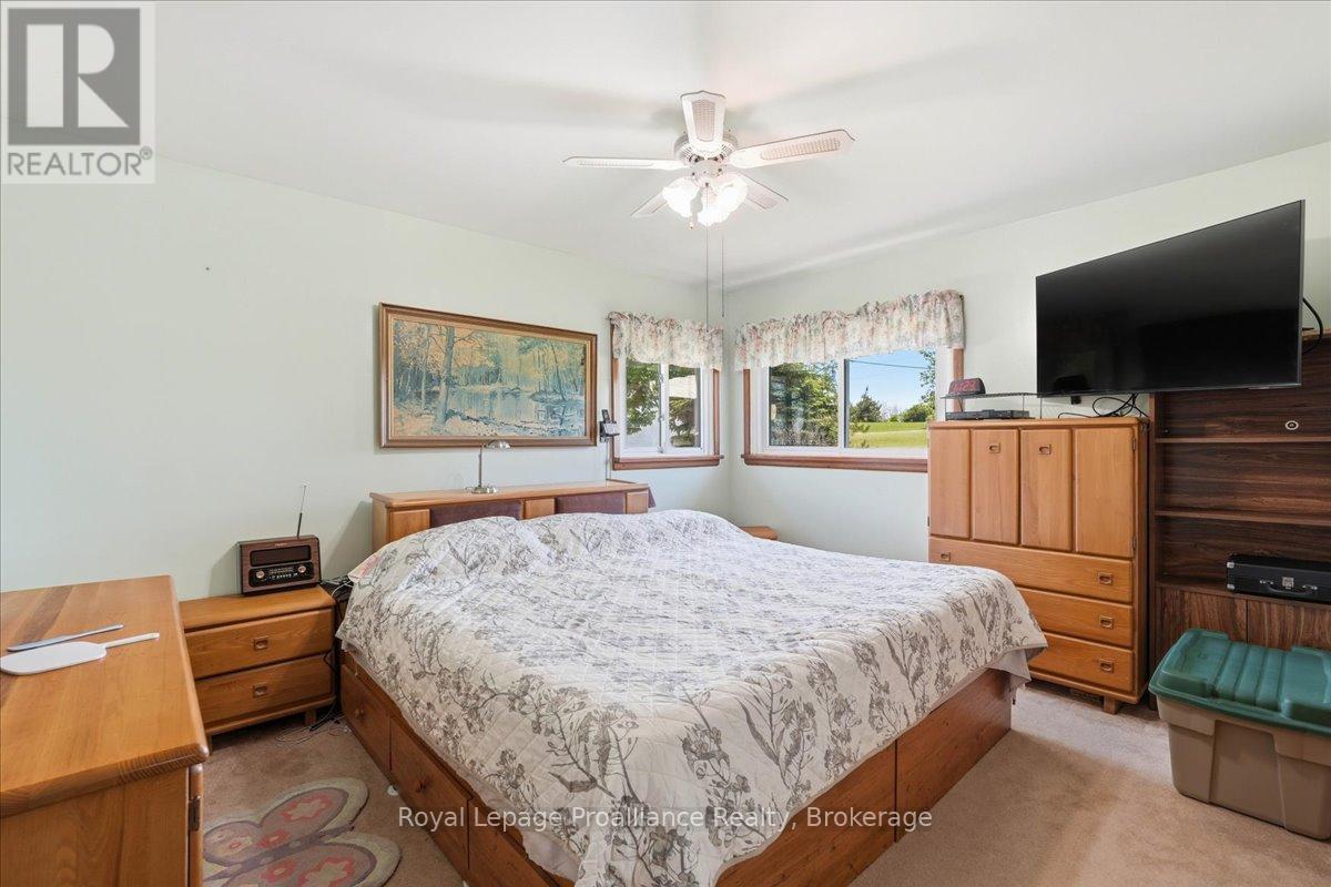 906 N Big Island Road, Prince Edward County, Ontario  K0K 1W0 - Photo 17 - X13675676