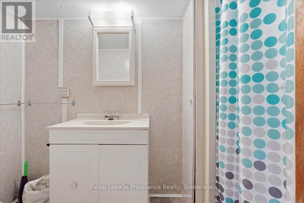 906 N Big Island Road, Prince Edward County, Ontario  K0K 1W0 - Photo 30 - X13675676