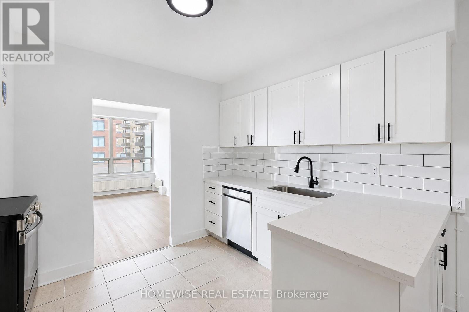 307 - 2500 Bathurst Street, Toronto, Ontario  M6B 2Y8 - Photo 2 - C13675670