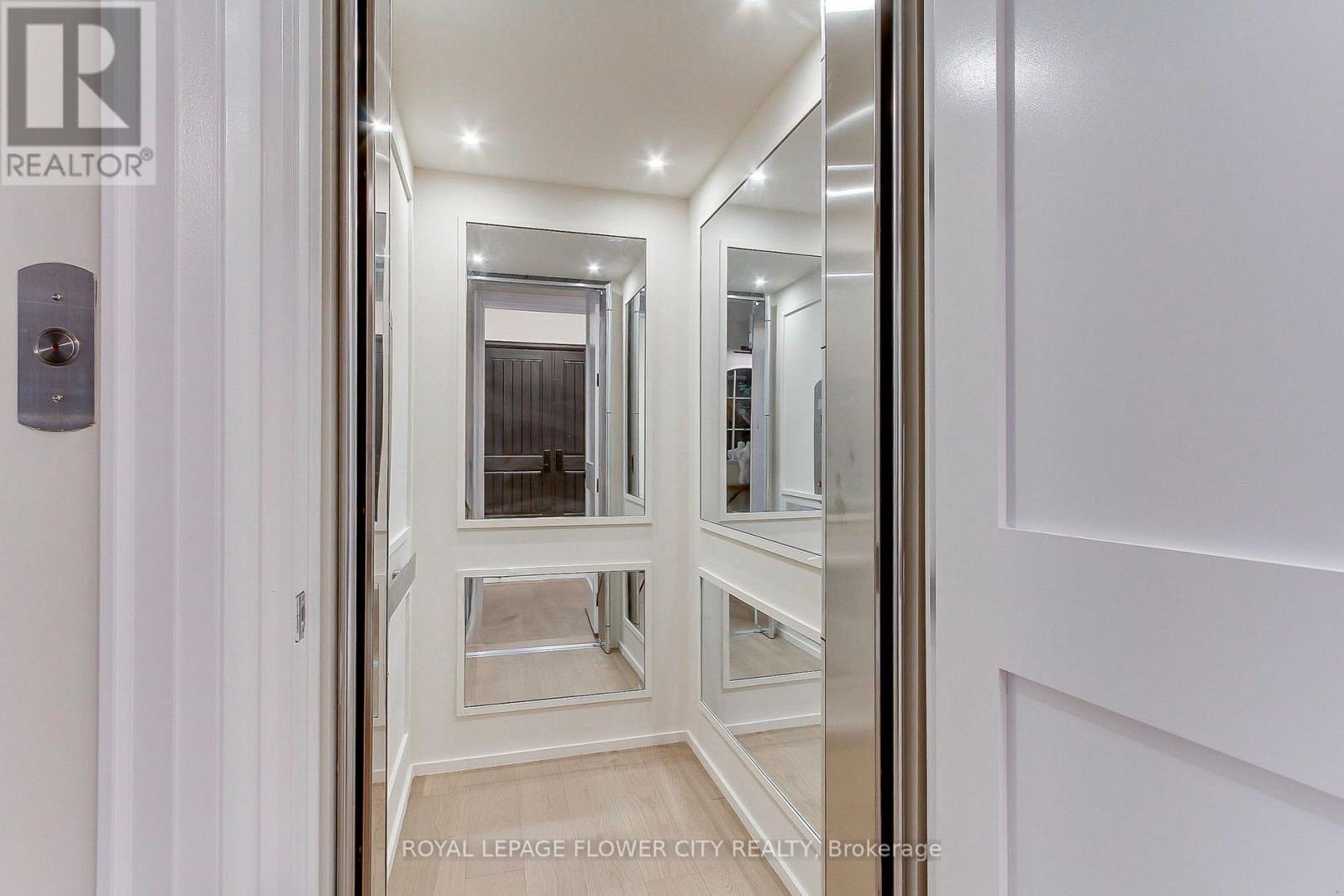 140 Hillmount Avenue, Toronto, Ontario  M6B 1X8 - Photo 17 - C13675782
