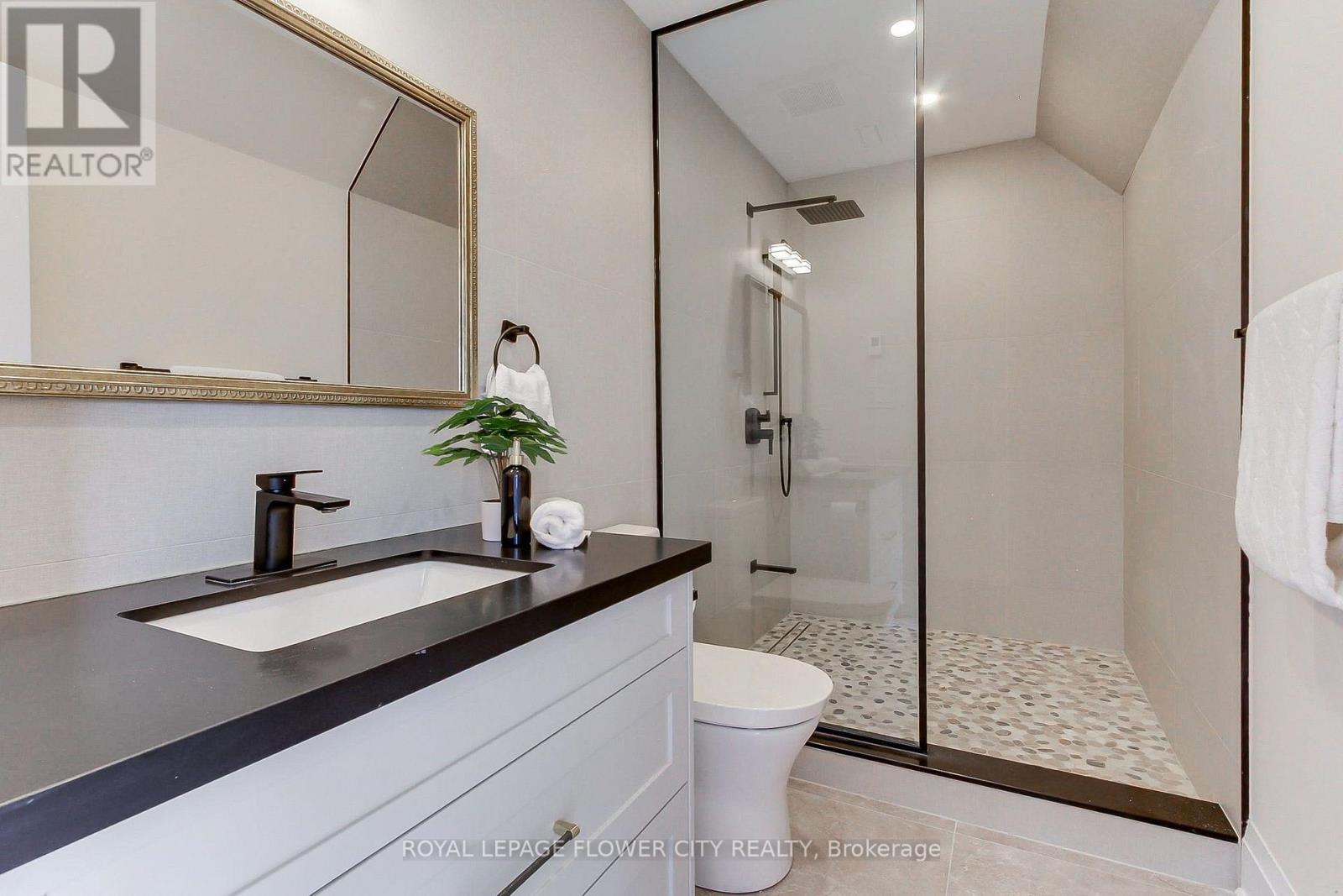140 Hillmount Avenue, Toronto, Ontario  M6B 1X8 - Photo 37 - C13675782