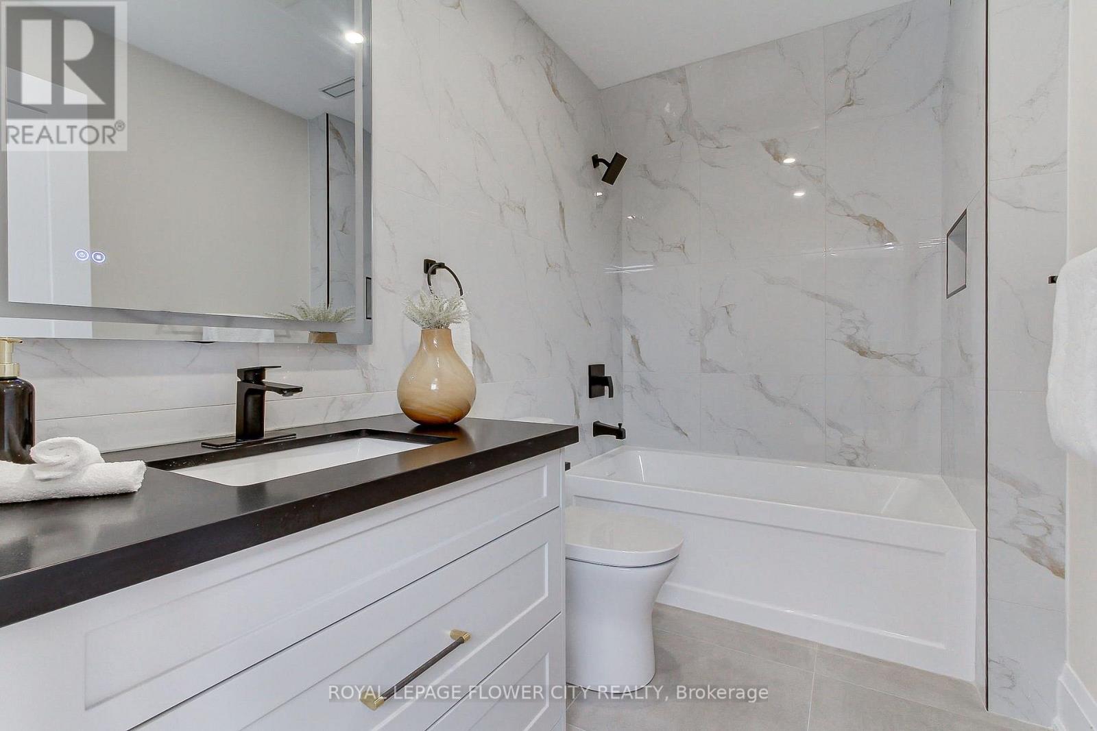 140 Hillmount Avenue, Toronto, Ontario  M6B 1X8 - Photo 39 - C13675782