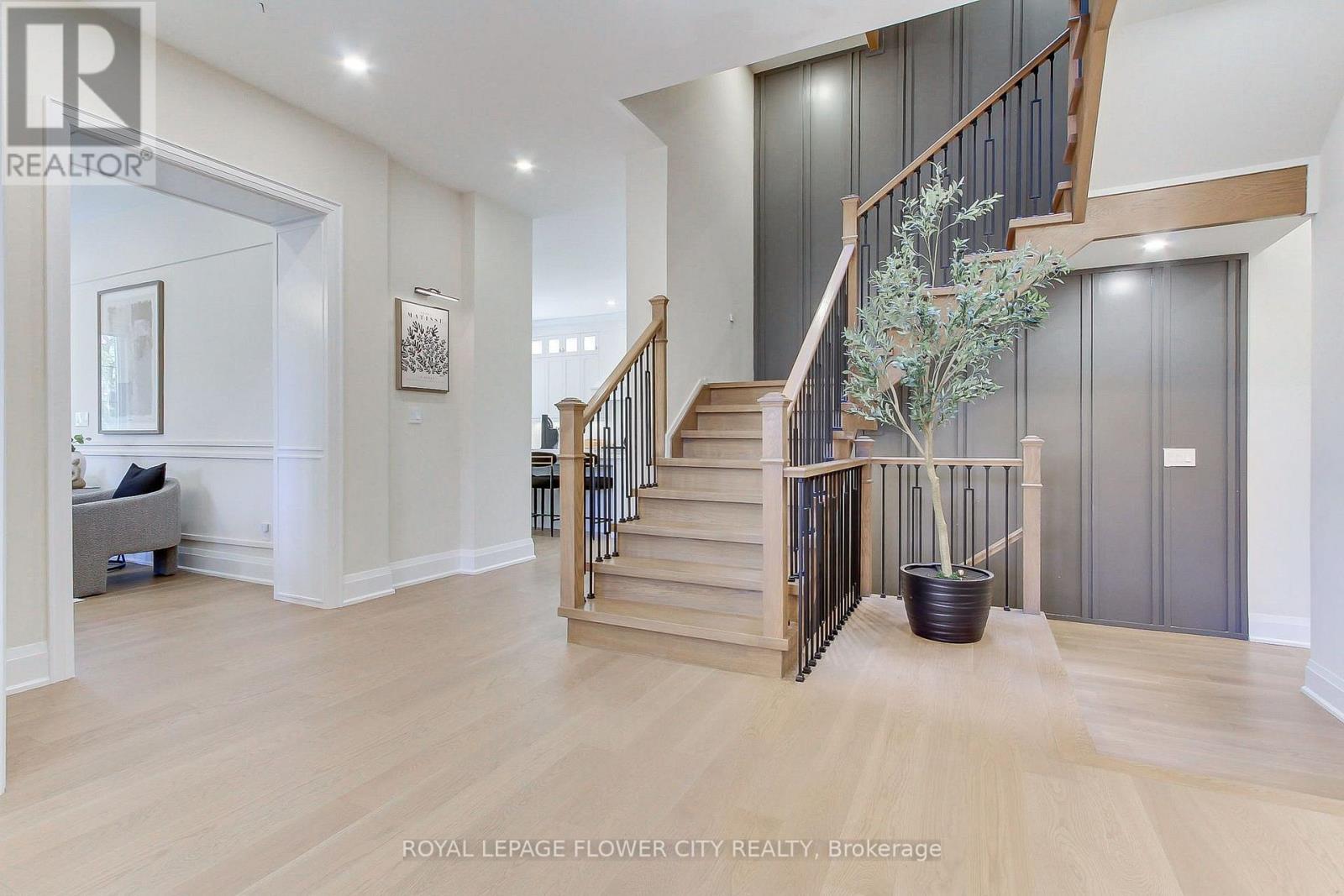 140 Hillmount Avenue, Toronto, Ontario  M6B 1X8 - Photo 7 - C13675782