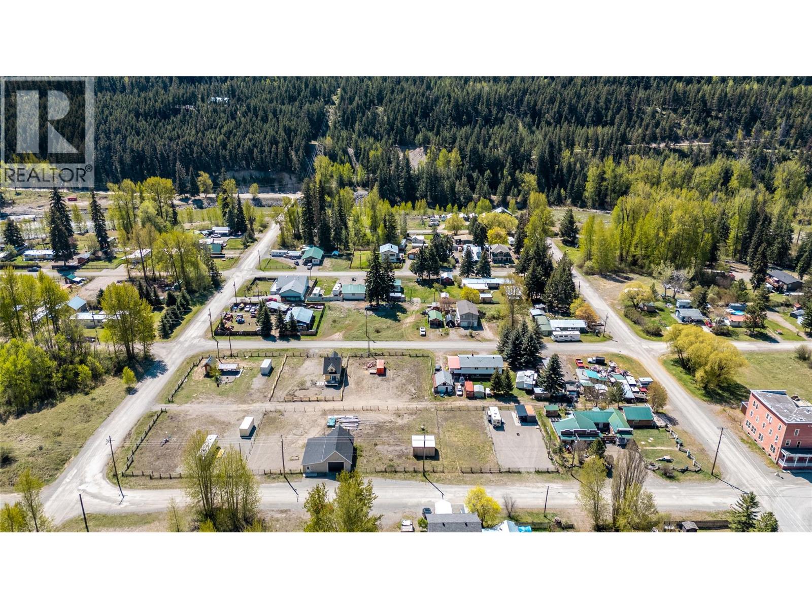 1827 Main Street, Coalmont-Tulameen, British Columbia  V0X 1W0 - Photo 9 - 10397620