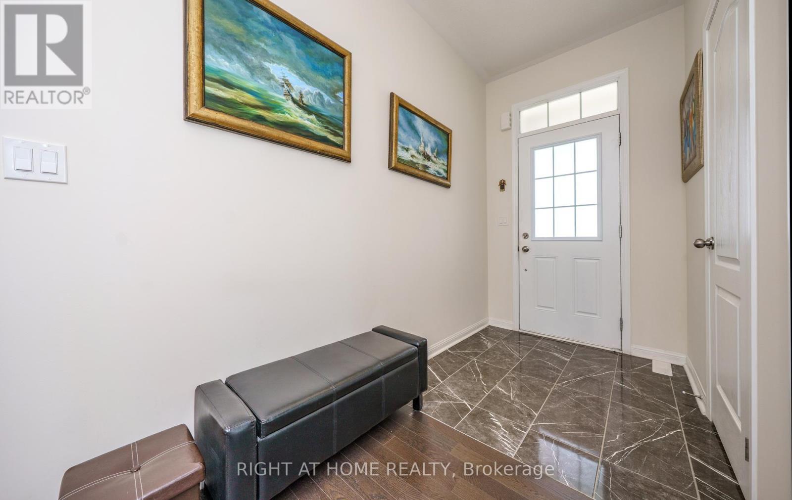 2 Cliff Thompson Court, Georgina, Ontario  L0E 1R0 - Photo 3 - N13675534