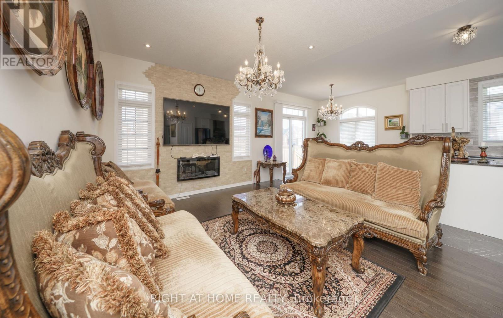 2 Cliff Thompson Court, Georgina, Ontario  L0E 1R0 - Photo 4 - N13675534