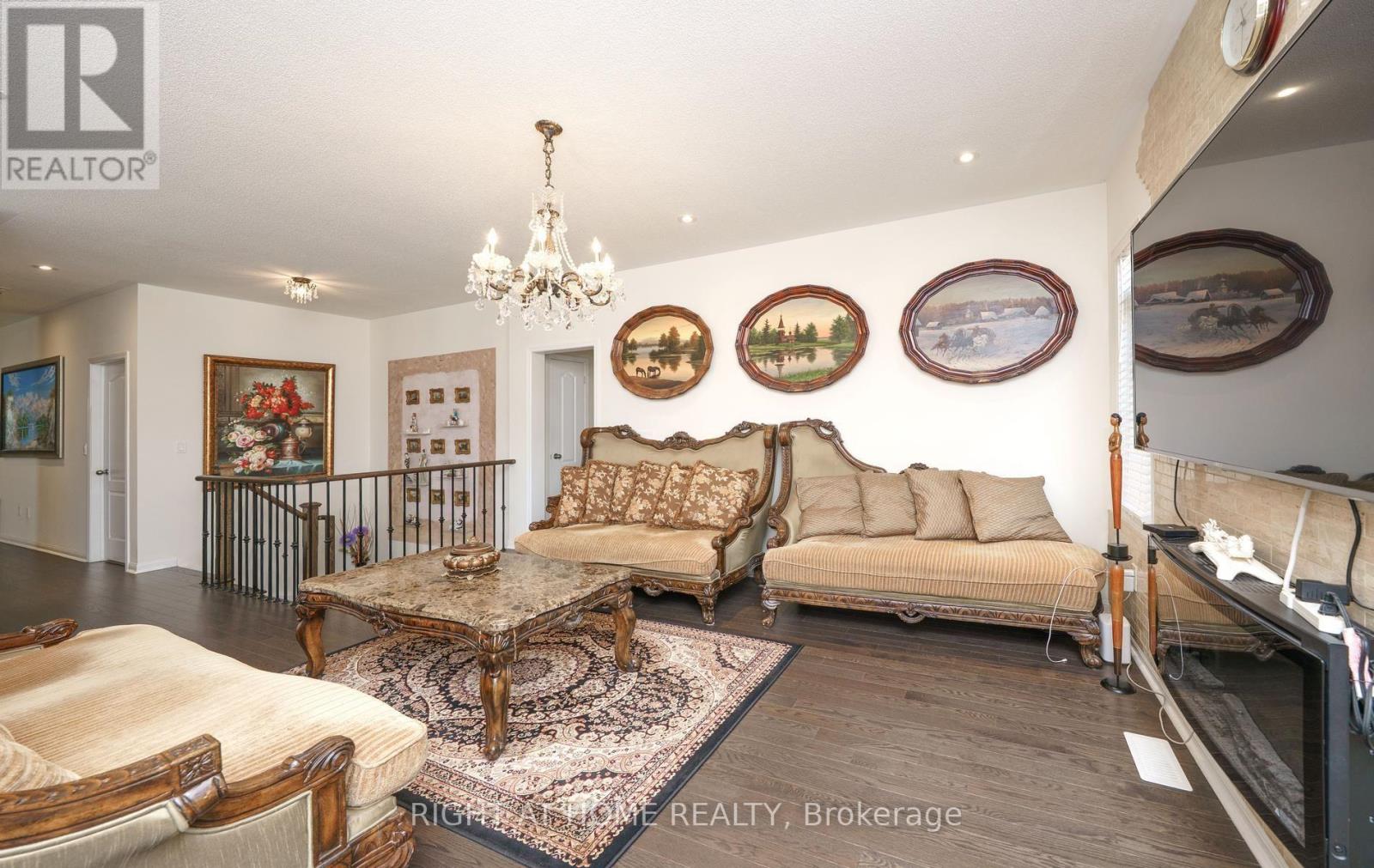 2 Cliff Thompson Court, Georgina, Ontario  L0E 1R0 - Photo 5 - N13675534