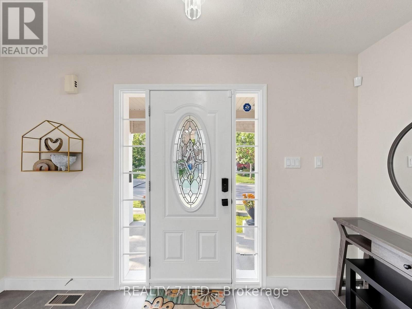 330 Cheryl Mews Boulevard, Newmarket, Ontario  L3X 3J6 - Photo 6 - N13675642