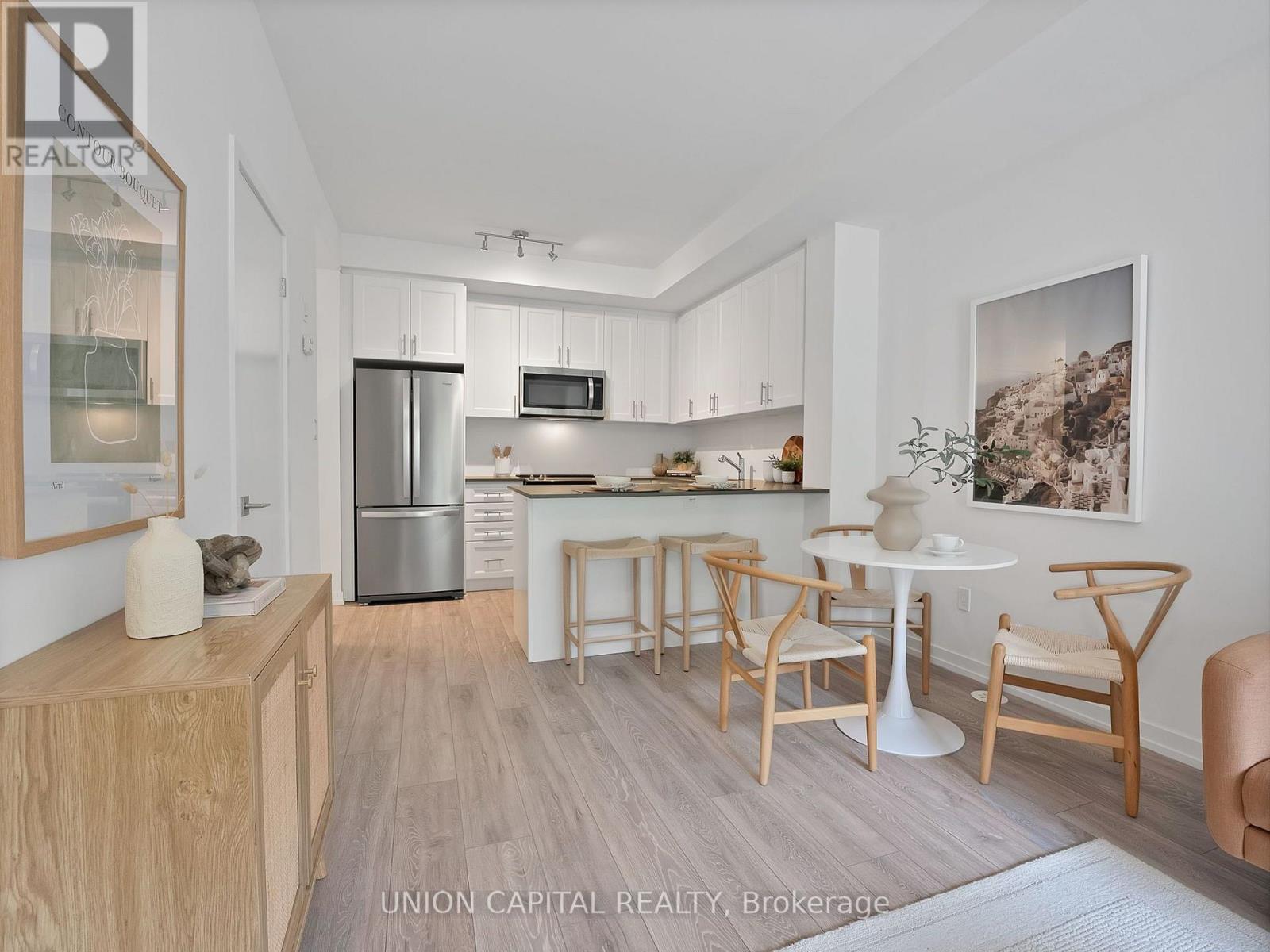 6 - 26 Lytham Green Circle, Newmarket, Ontario  L3Y 0H5 - Photo 5 - N13675654