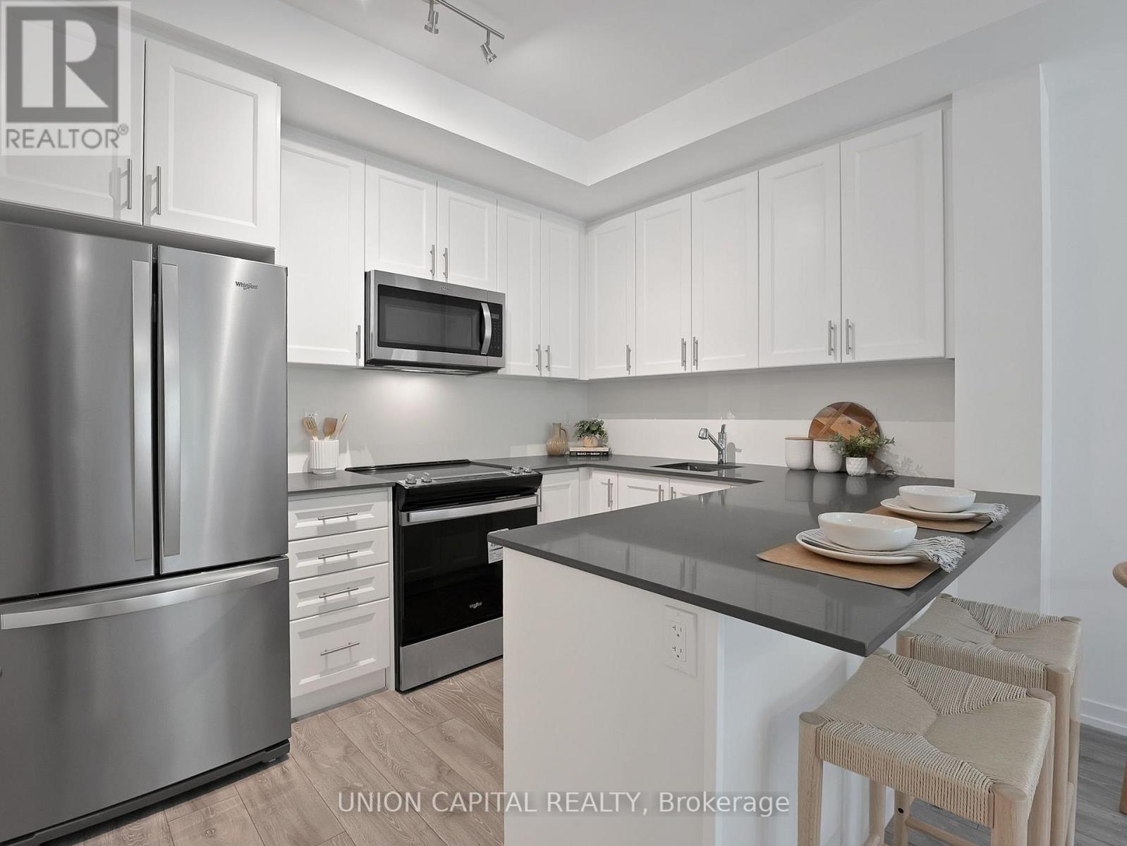 6 - 26 Lytham Green Circle, Newmarket, Ontario  L3Y 0H5 - Photo 6 - N13675654