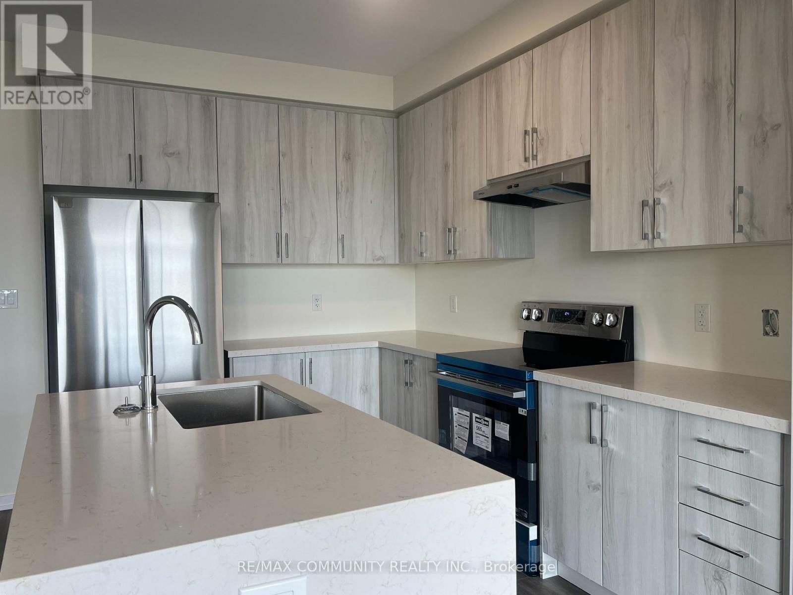9 Thomas Smith Street, Georgina, Ontario  L4P 0T7 - Photo 10 - N13675764