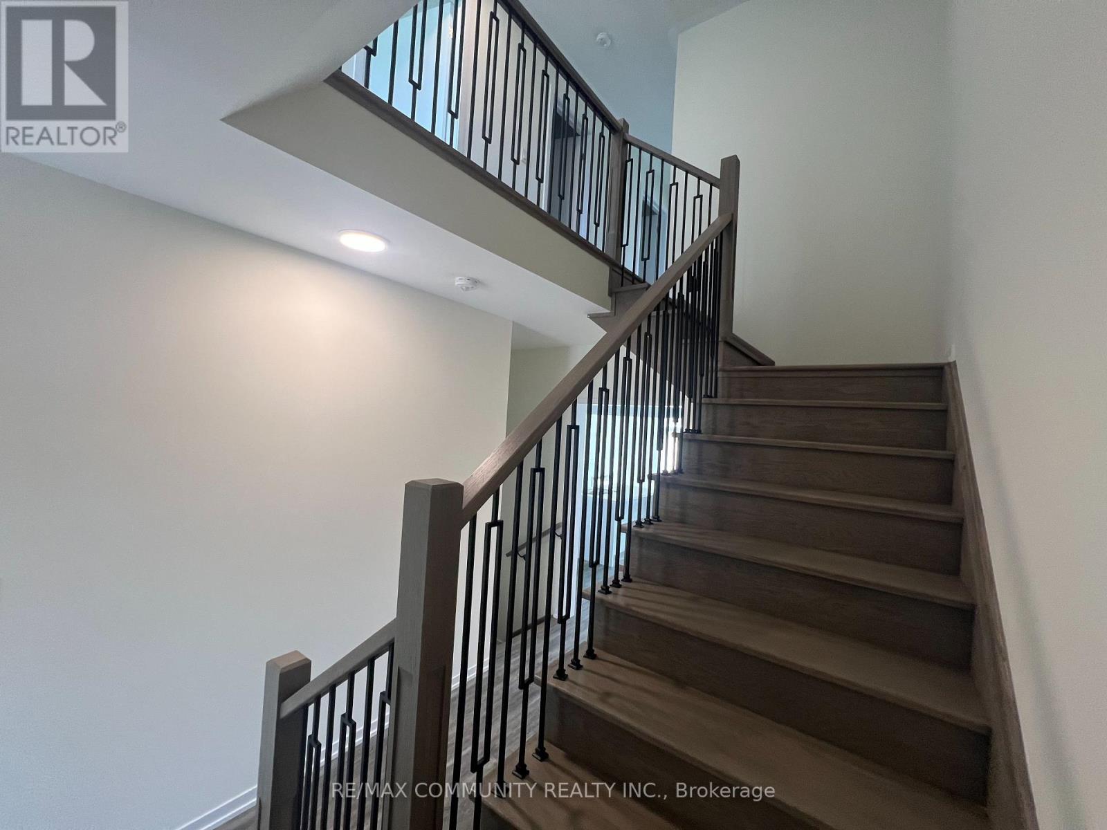 9 Thomas Smith Street, Georgina, Ontario  L4P 0T7 - Photo 16 - N13675764