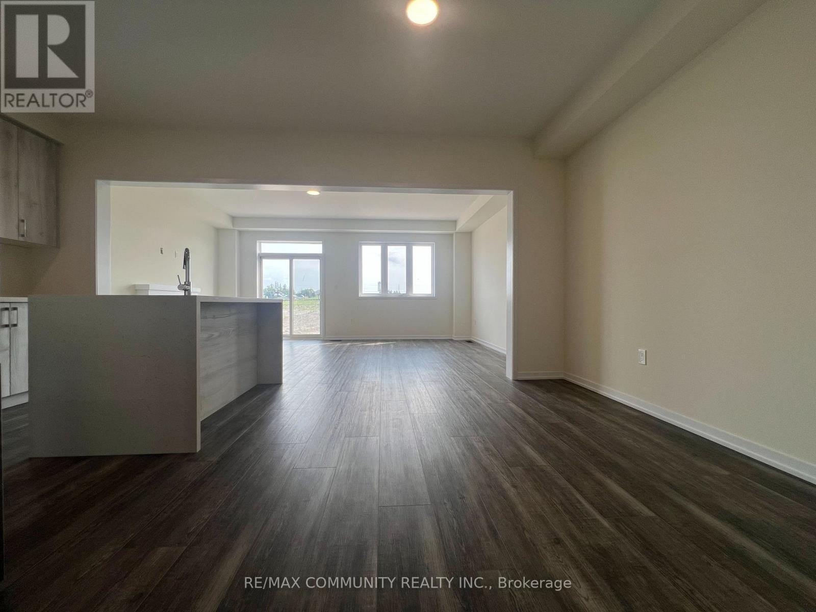 9 Thomas Smith Street, Georgina, Ontario  L4P 0T7 - Photo 3 - N13675764