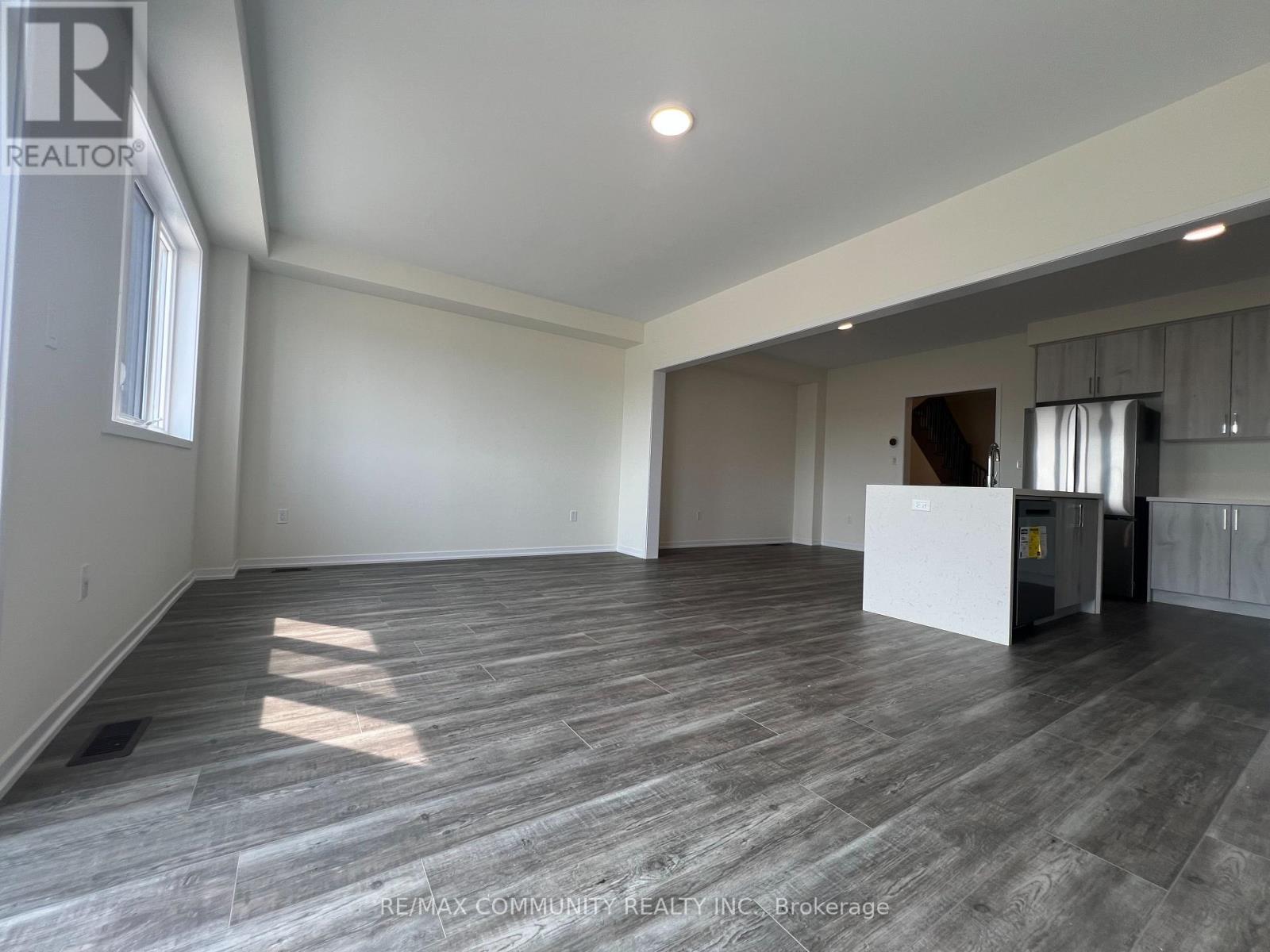 9 Thomas Smith Street, Georgina, Ontario  L4P 0T7 - Photo 6 - N13675764