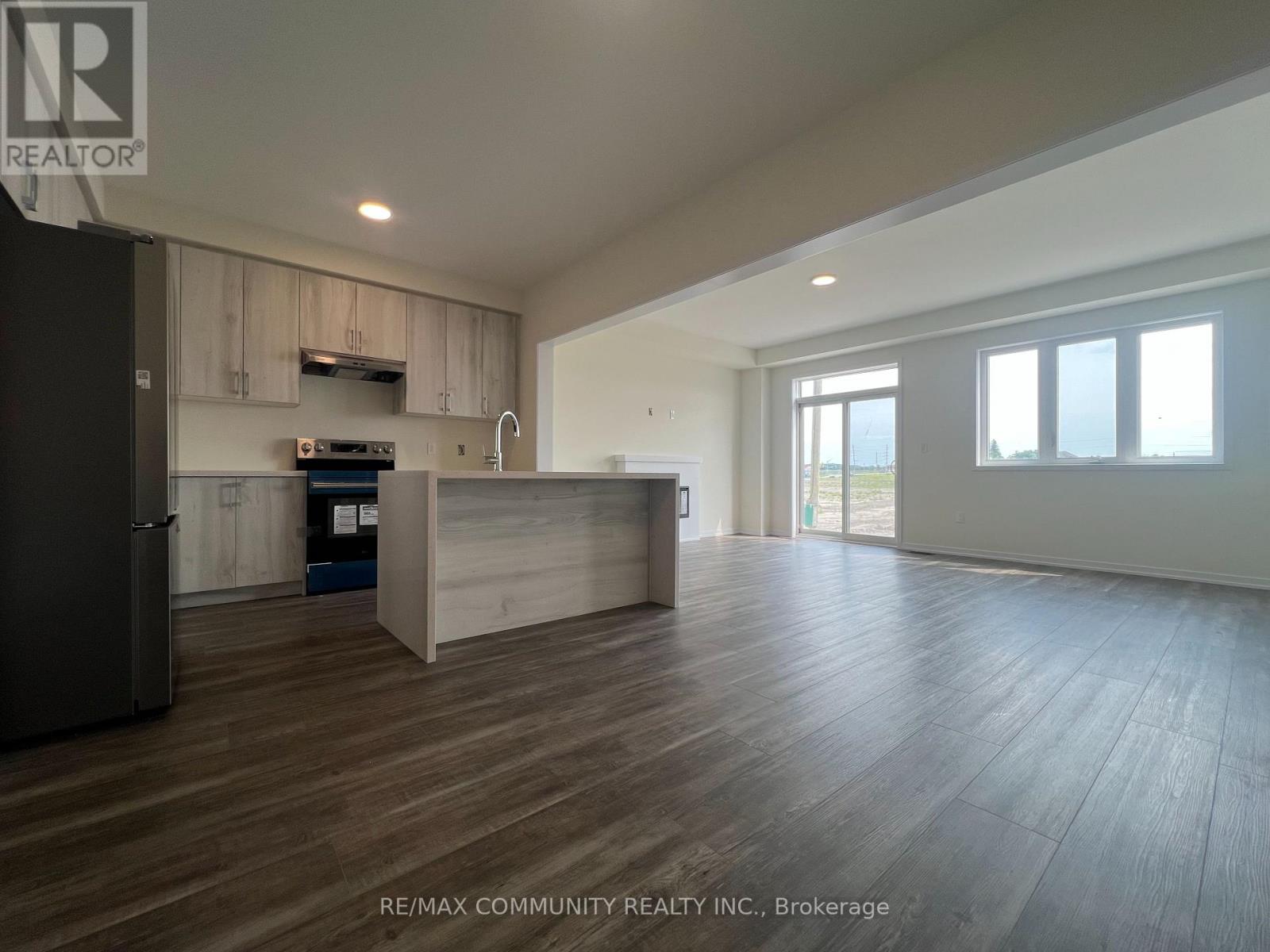 9 Thomas Smith Street, Georgina, Ontario  L4P 0T7 - Photo 8 - N13675764