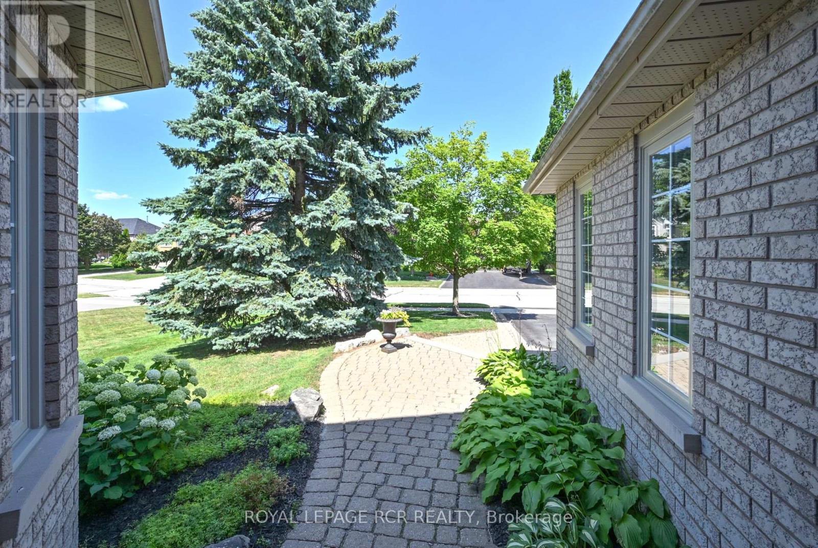 908 Schaeffer Outlook, Newmarket, Ontario  L3X 1V9 - Photo 3 - N13675768