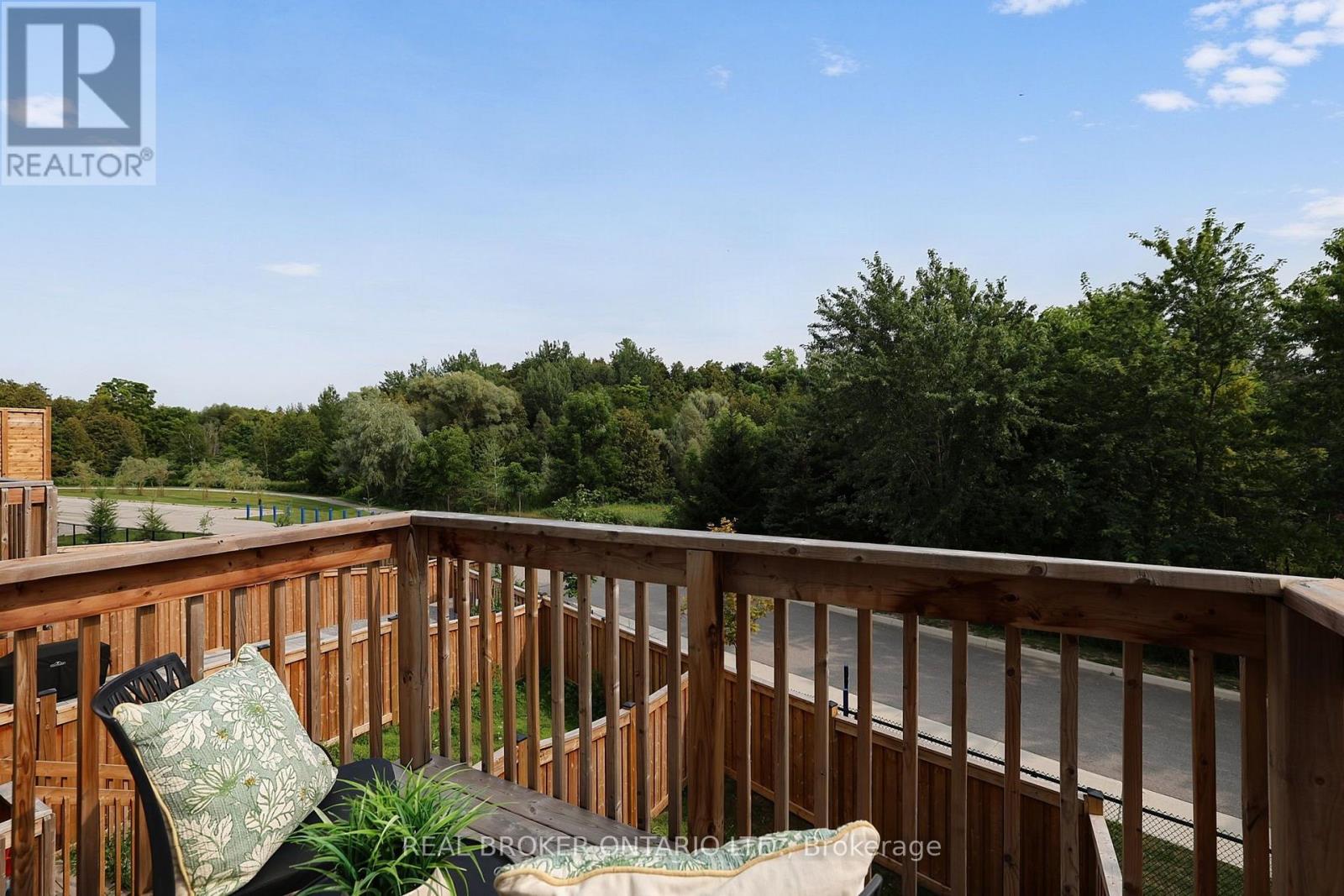 104 Lyall Stokes Circle, East Gwillimbury (Mt Albert), Ontario  L0G 1M0 - Photo 11 - N13675786