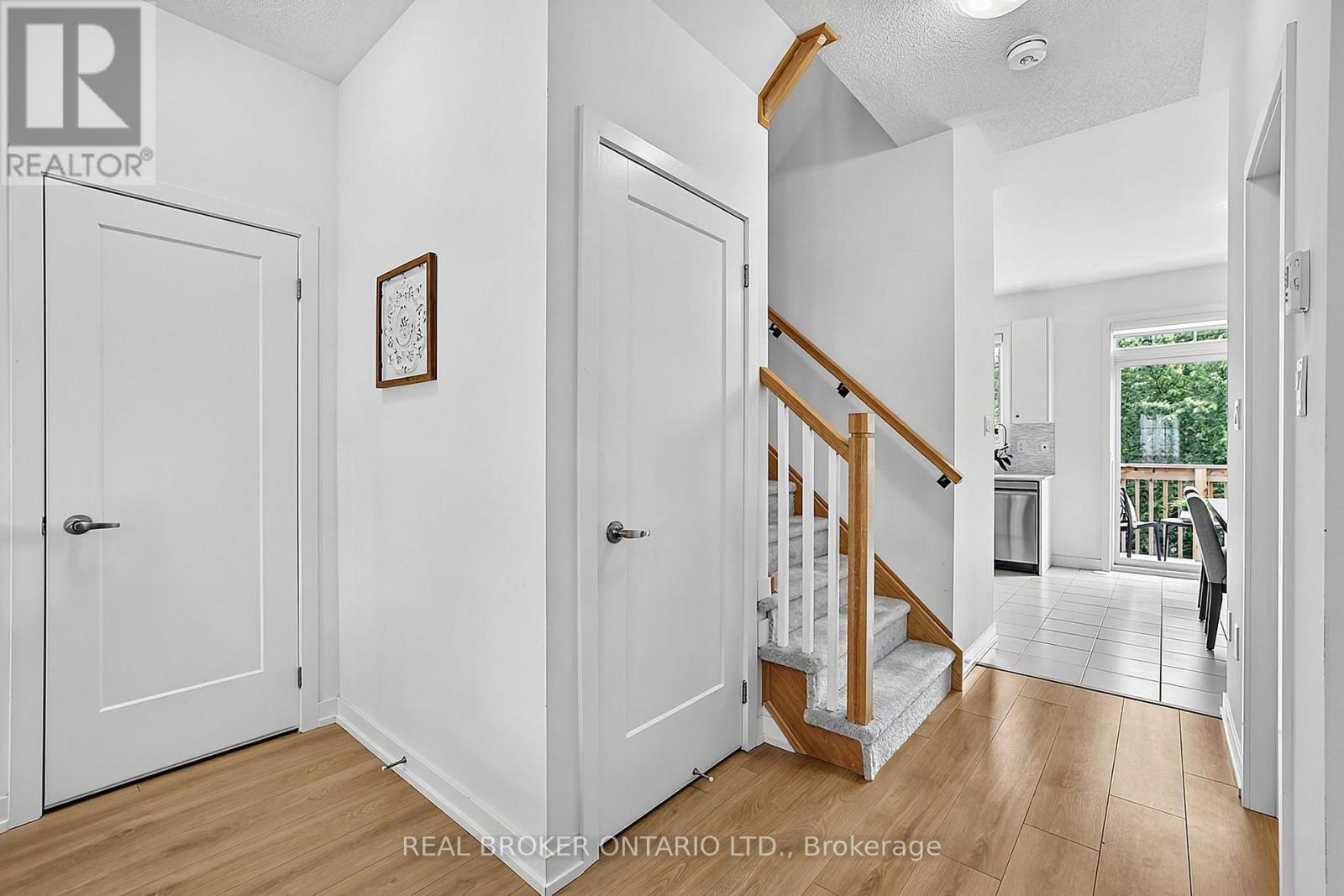 104 Lyall Stokes Circle, East Gwillimbury (Mt Albert), Ontario  L0G 1M0 - Photo 5 - N13675786