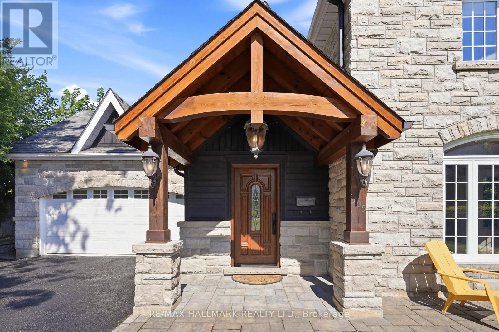 105 Duckworth Street, Barrie (Codrington), Ontario  L4M 3V9 - Photo 2 - S13675524