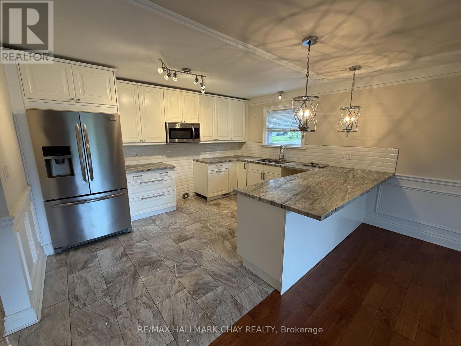 426 Highland Avenue, Orillia, Ontario  L3V 4E7 - Photo 2 - S13675538