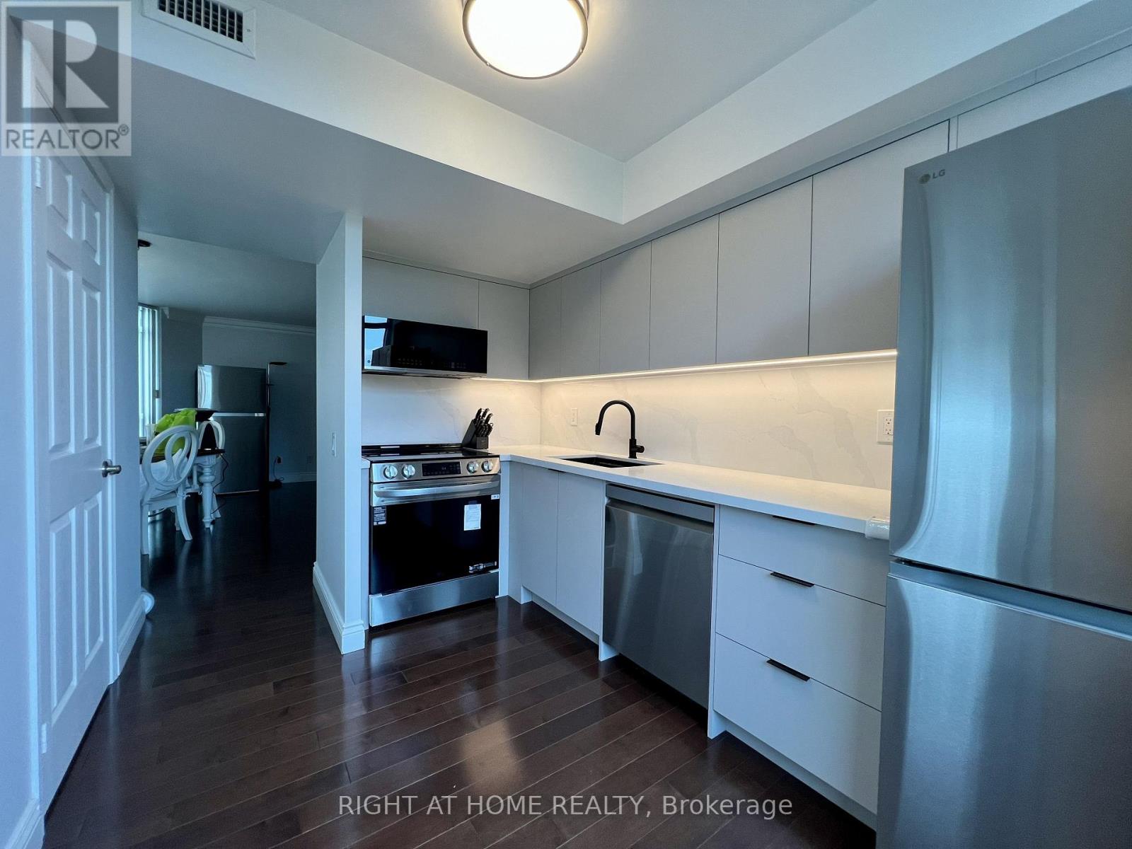 702 - 28 Harrison Garden Boulevard, Toronto, Ontario M2N 7B5 - Photo 7 - C13655304