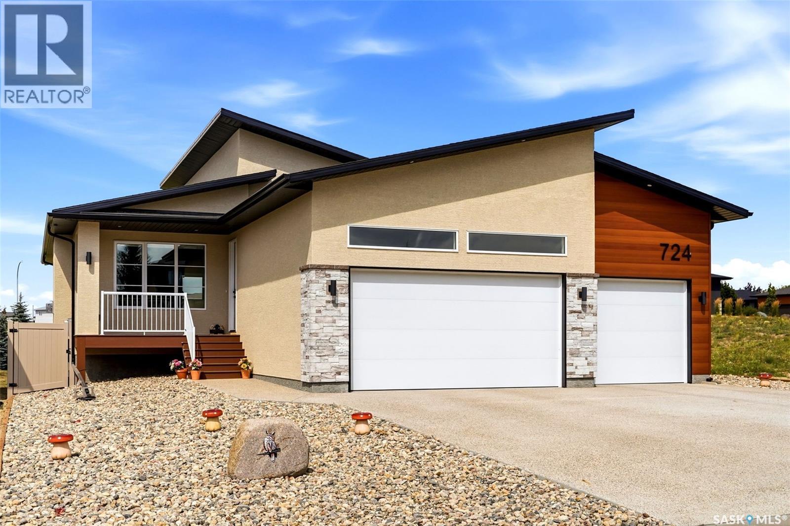 724 3rd Avenue, Pilot Butte, Saskatchewan  S0G 3Z0 - Photo 2 - SK045494