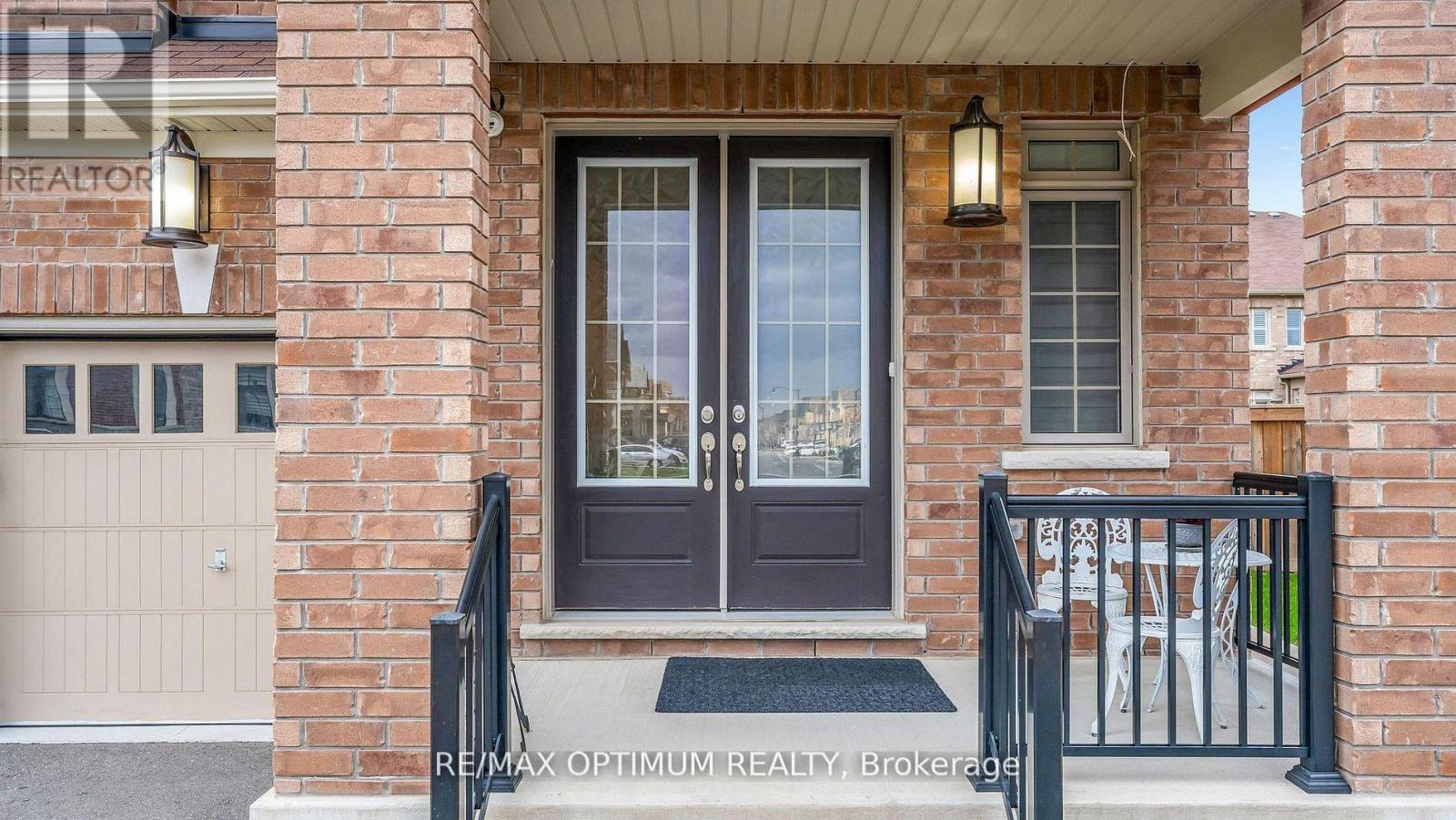 30 Wheatberry Crescent, Brampton, Ontario  L6R 4A1 - Photo 3 - W13675560