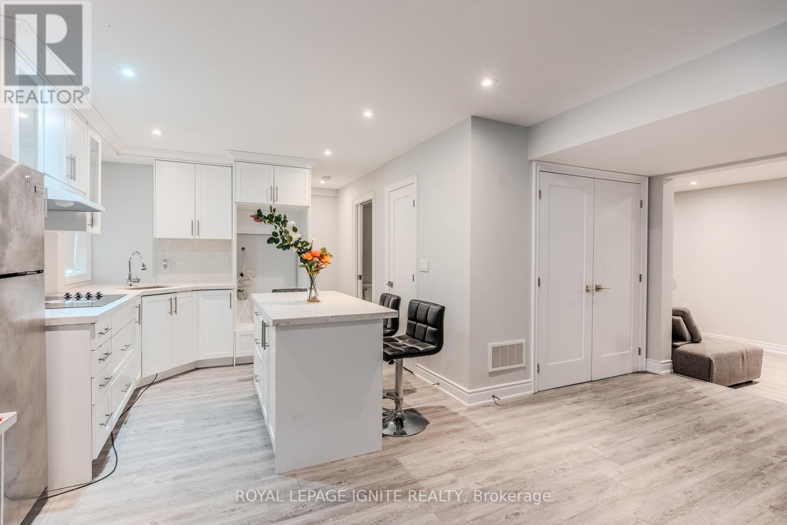 7 Picasso Drive, Brampton, Ontario  L6P 3L5 - Photo 3 - W13675562