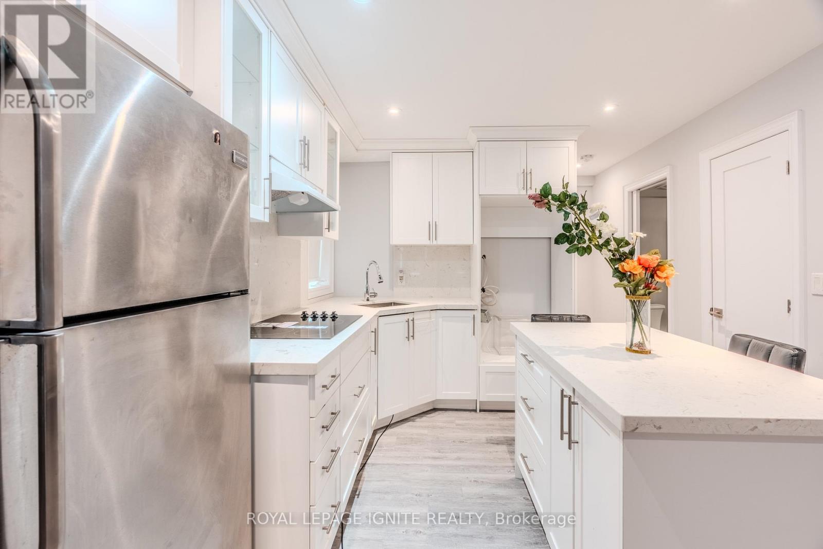 7 Picasso Drive, Brampton, Ontario  L6P 3L5 - Photo 5 - W13675562