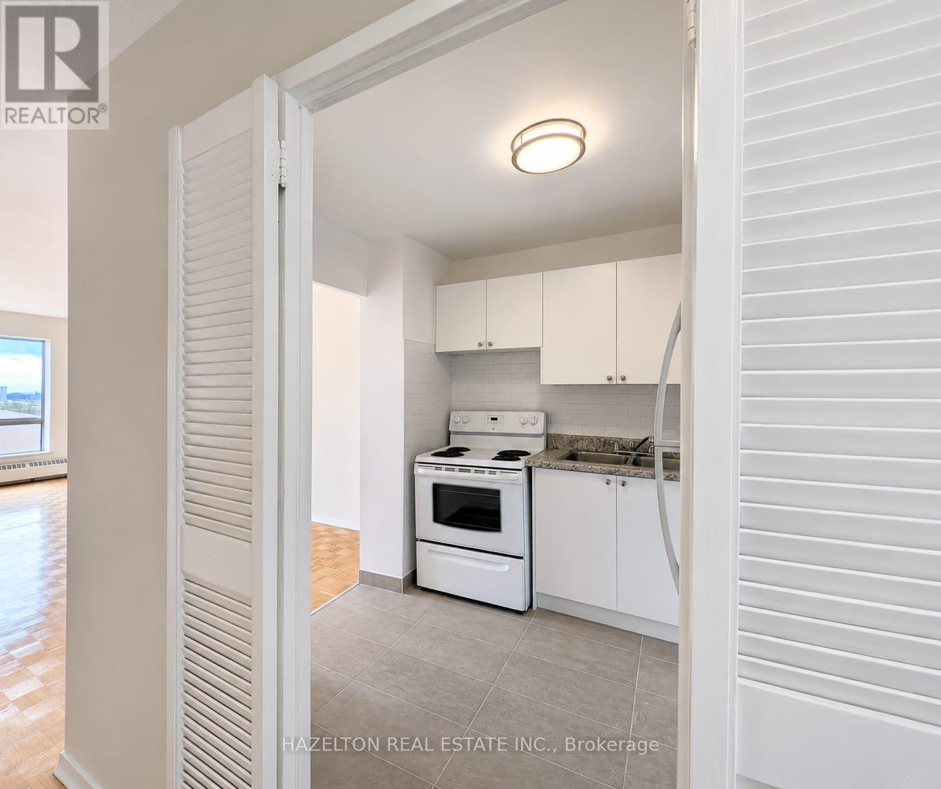 1002 - 1665 Bloor Street E, Mississauga, Ontario  L4X 1S4 - Photo 3 - W13675592