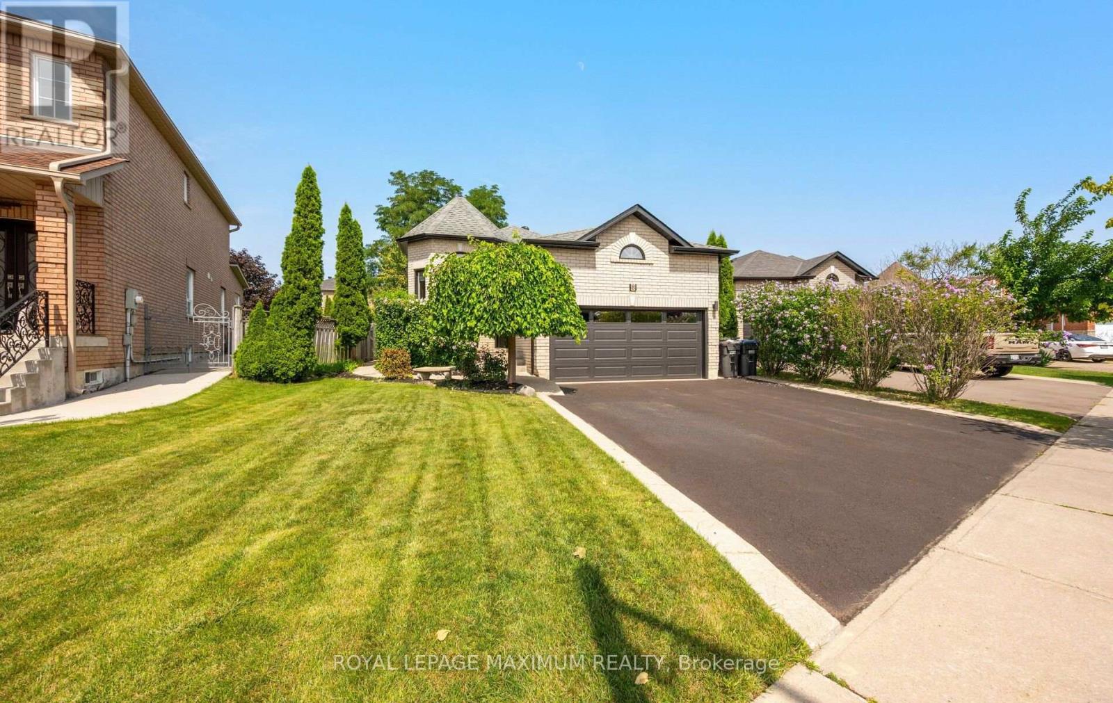 8 Albiwoods Trail, Caledon, Ontario L7E 2J6 - Photo 2 - W13675650
