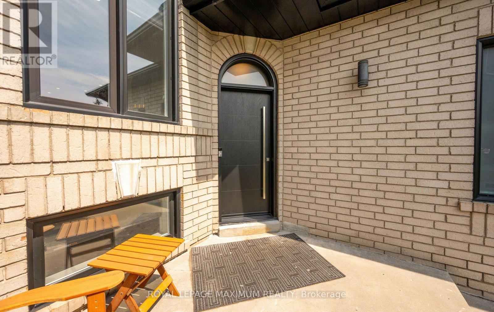 8 Albiwoods Trail, Caledon, Ontario L7E 2J6 - Photo 3 - W13675650