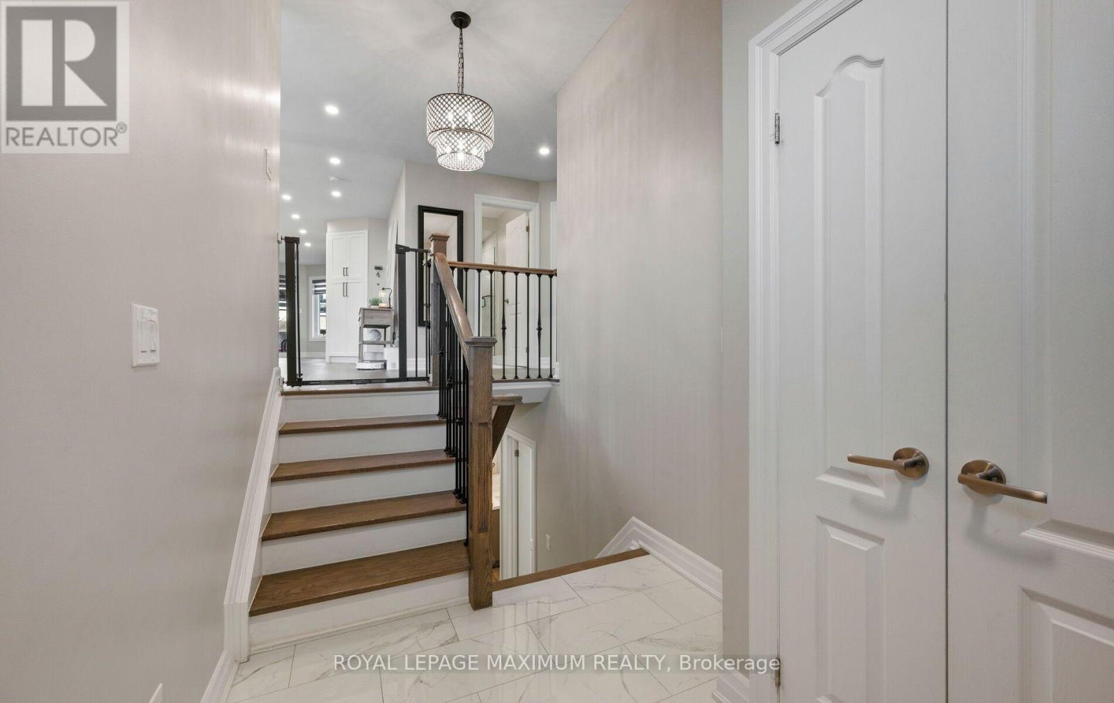 8 Albiwoods Trail, Caledon, Ontario L7E 2J6 - Photo 4 - W13675650