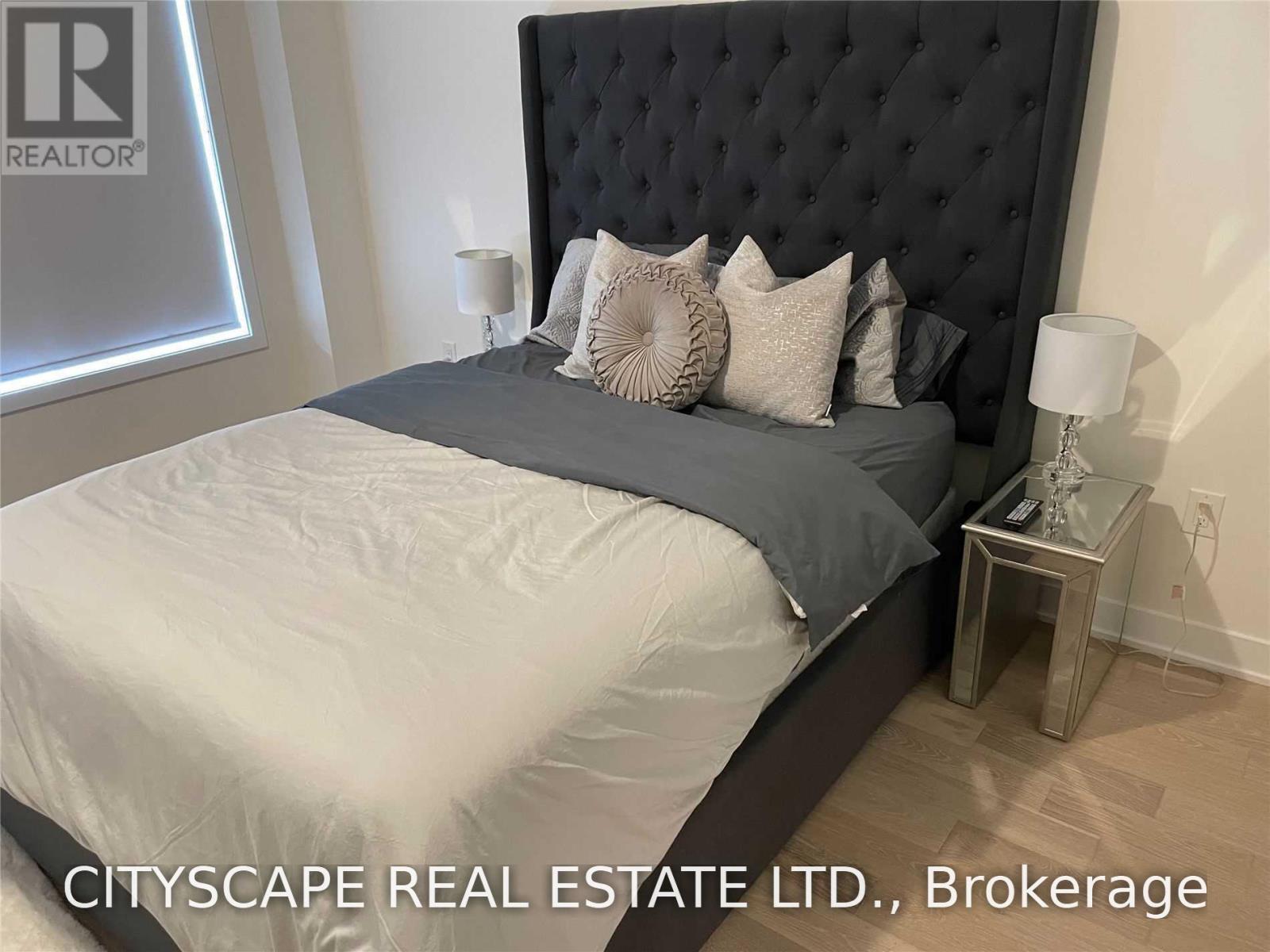 83 William Duncan Avenue, Toronto, Ontario  M3K 0B7 - Photo 4 - W13675656
