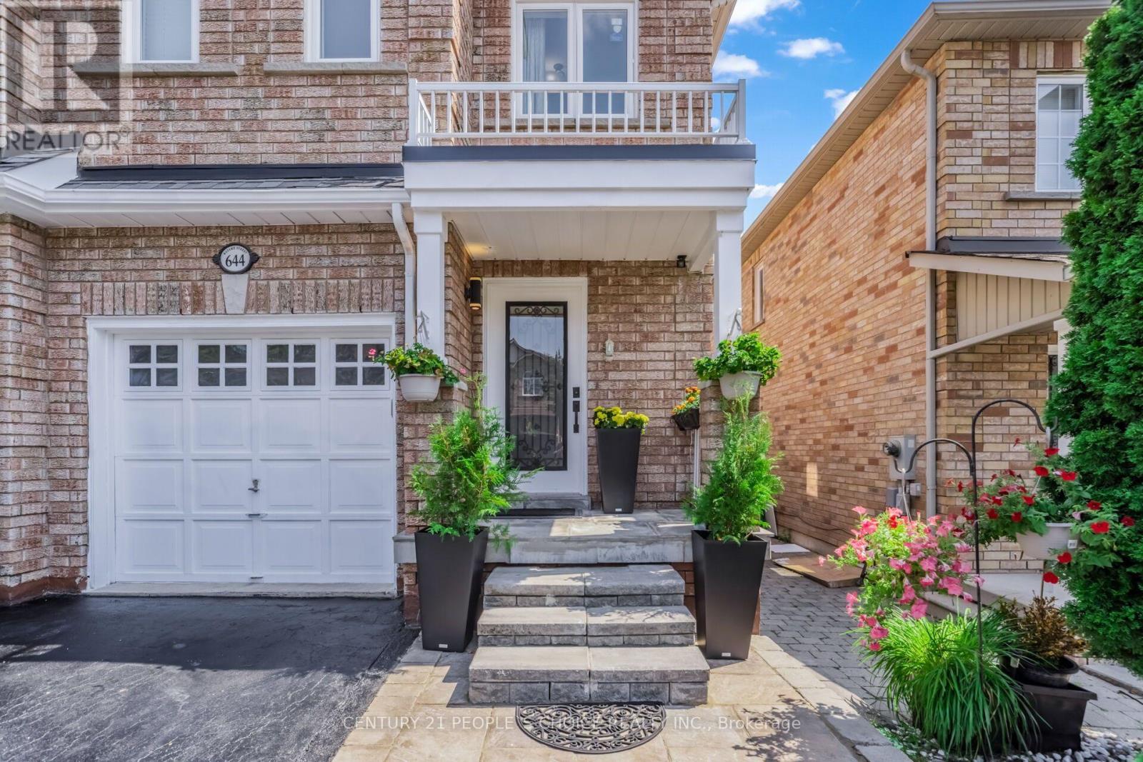 644 Madame Street, Mississauga, Ontario L5W 1G6 - Photo 2 - W13675664