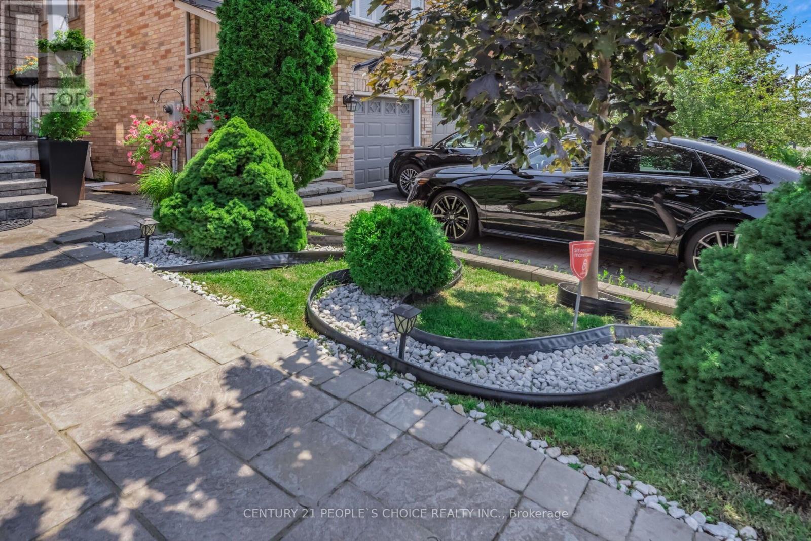 644 Madame Street, Mississauga, Ontario L5W 1G6 - Photo 3 - W13675664