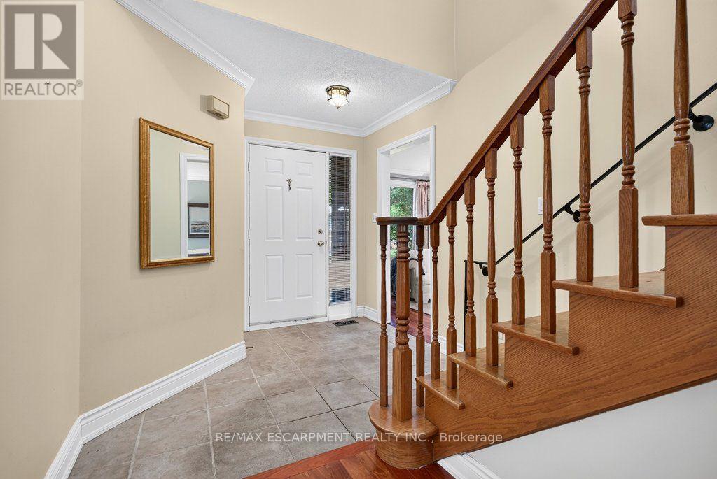 1152 Lockhart Road, Burlington, Ontario  L7S 1G9 - Photo 5 - W13675708