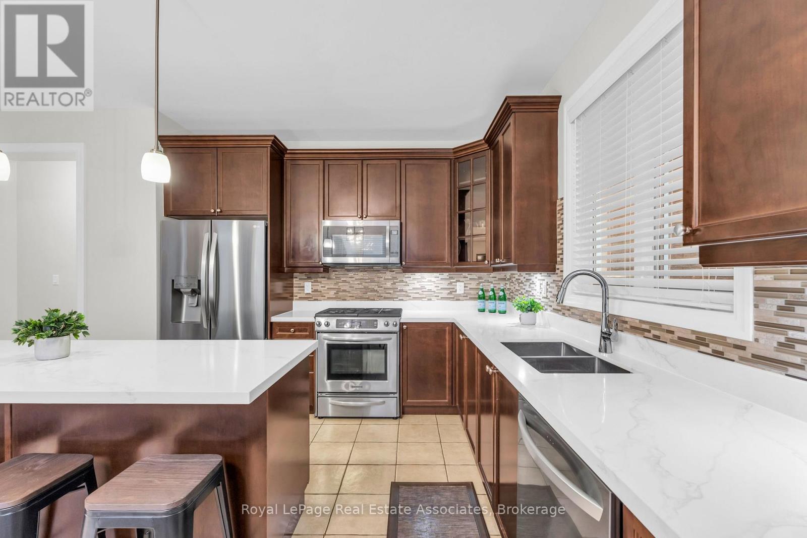 879 Etherington Way, Milton, Ontario  L9T 0Z3 - Photo 11 - W13675746