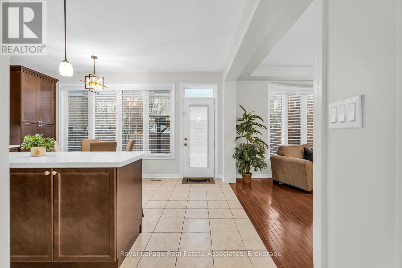 879 Etherington Way, Milton, Ontario  L9T 0Z3 - Photo 6 - W13675746