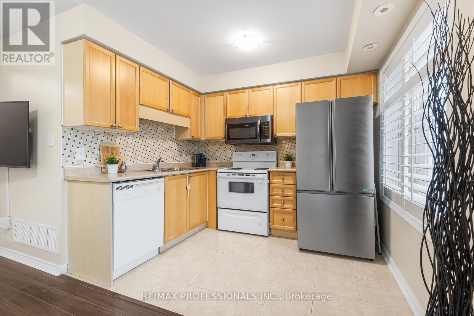 5 - 3025 Elmcreek Road, Mississauga, Ontario L5B 0B6 - Photo 6 - W13675784