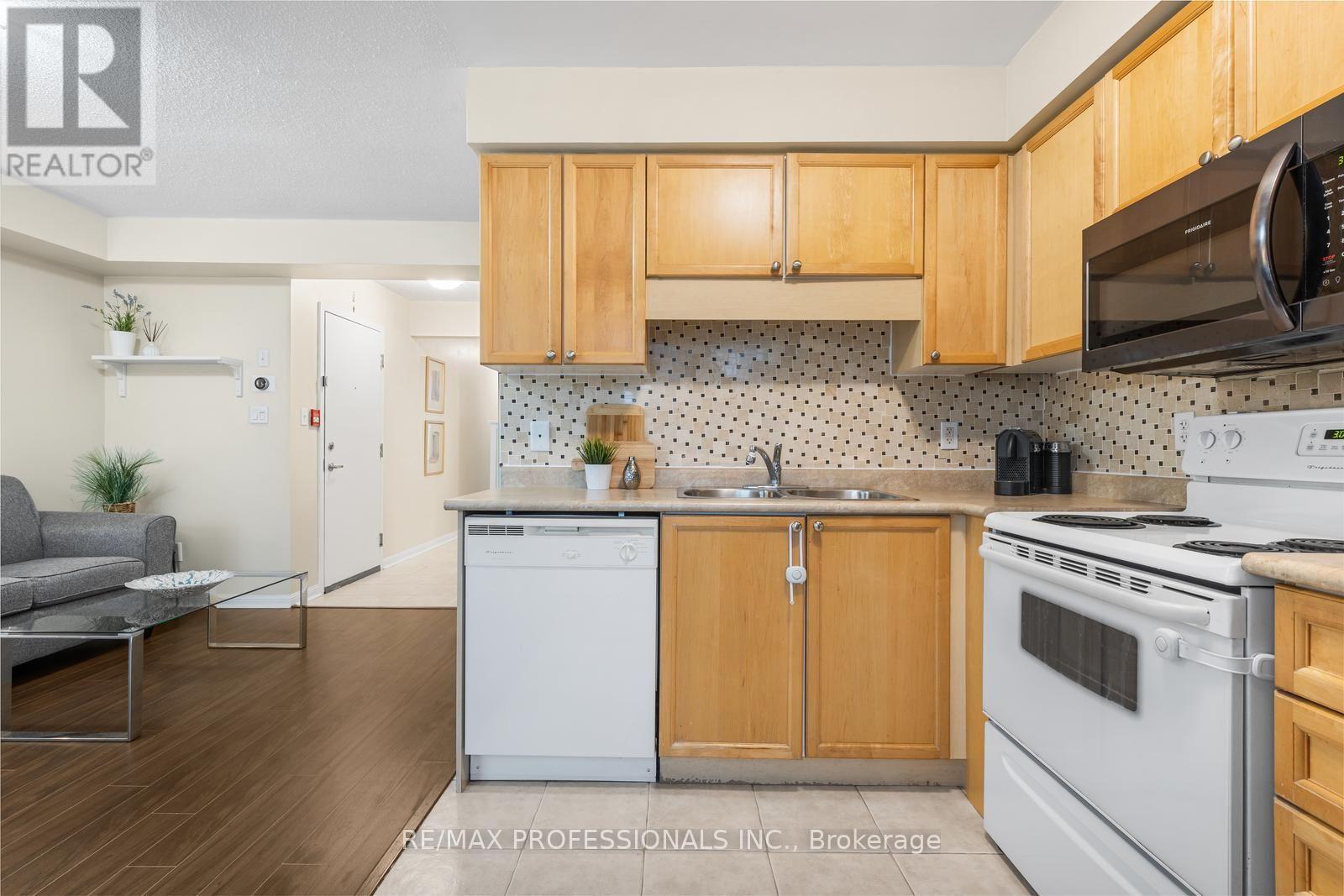 5 - 3025 Elmcreek Road, Mississauga, Ontario L5B 0B6 - Photo 7 - W13675784