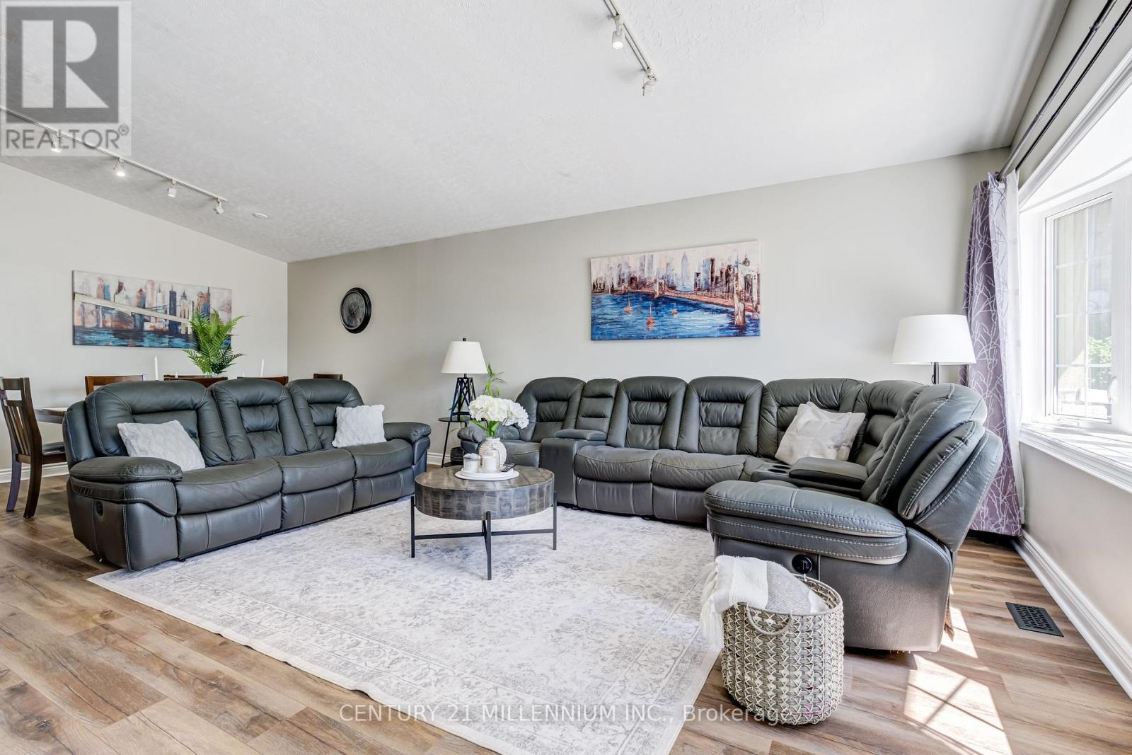 26 Alston Court, Brampton, Ontario  L6W 3B6 - Photo 5 - W13675832