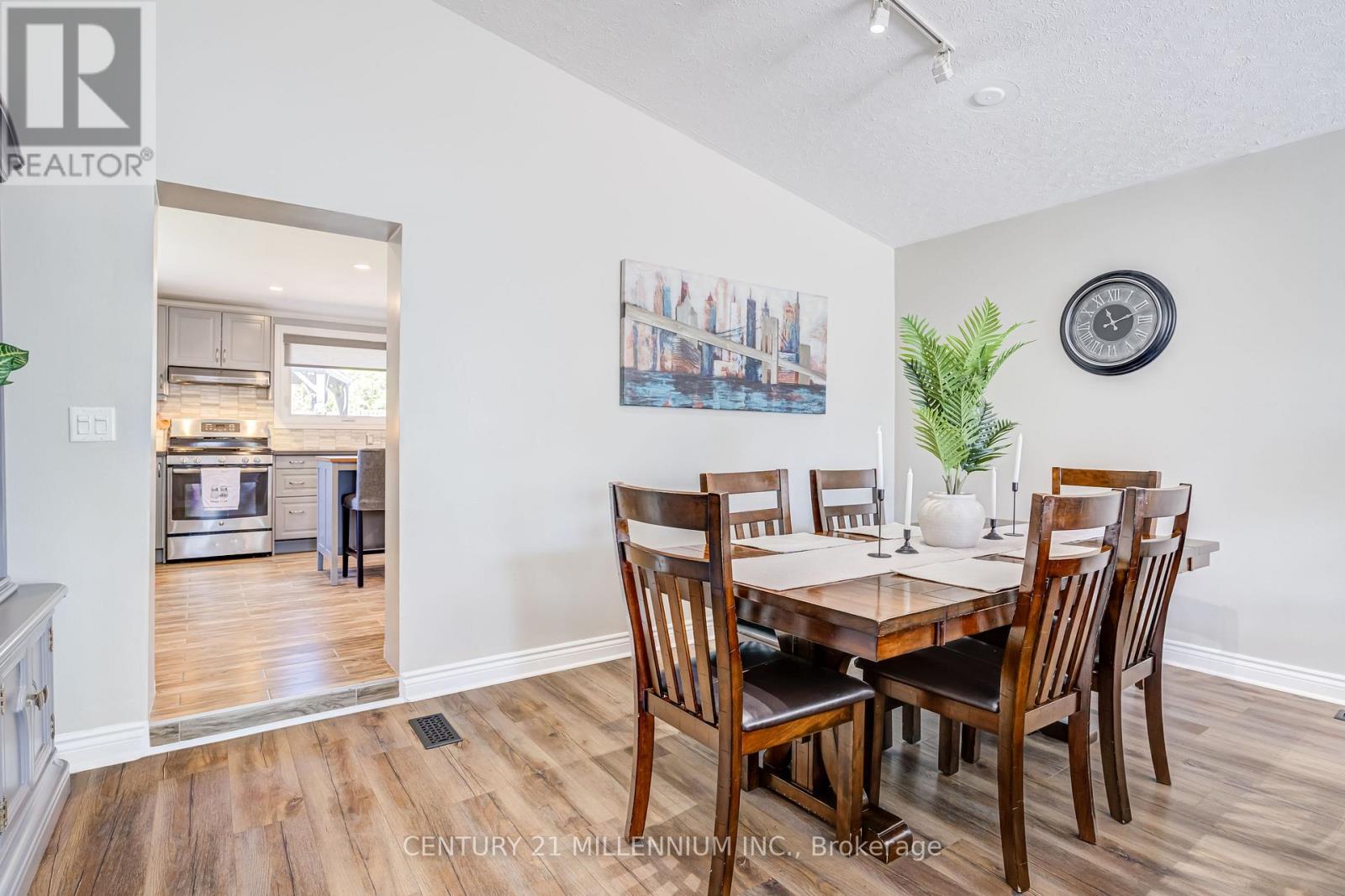 26 Alston Court, Brampton, Ontario  L6W 3B6 - Photo 6 - W13675832