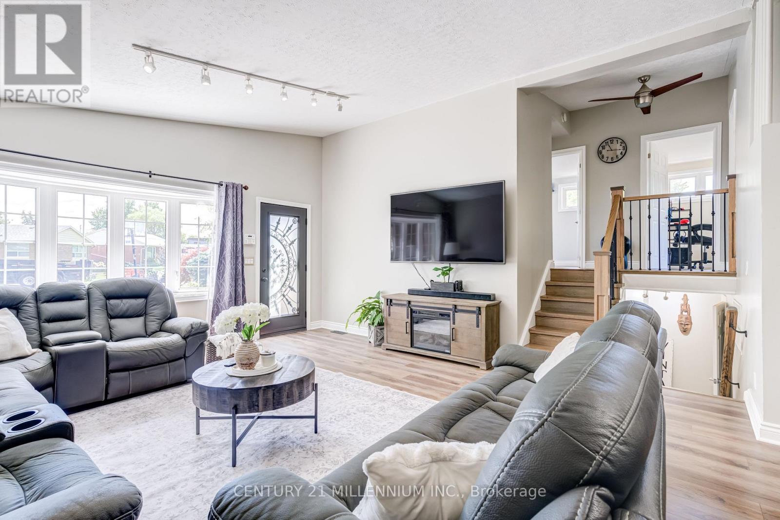 26 Alston Court, Brampton, Ontario  L6W 3B6 - Photo 7 - W13675832