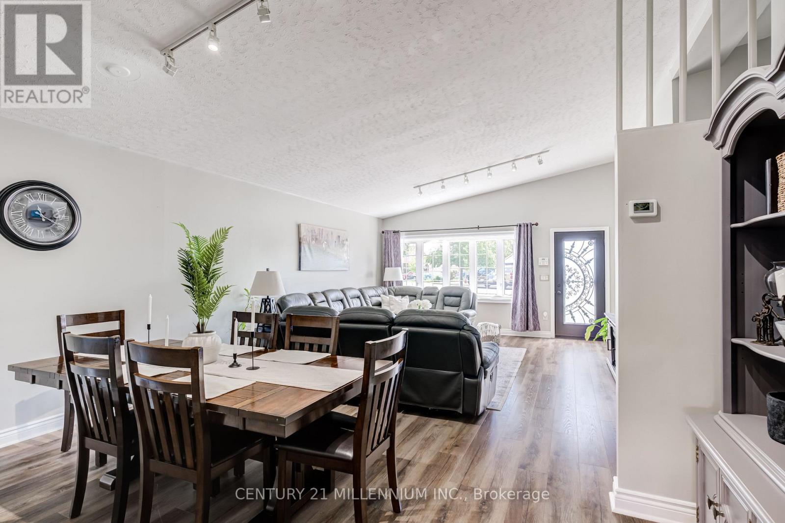 26 Alston Court, Brampton, Ontario  L6W 3B6 - Photo 8 - W13675832